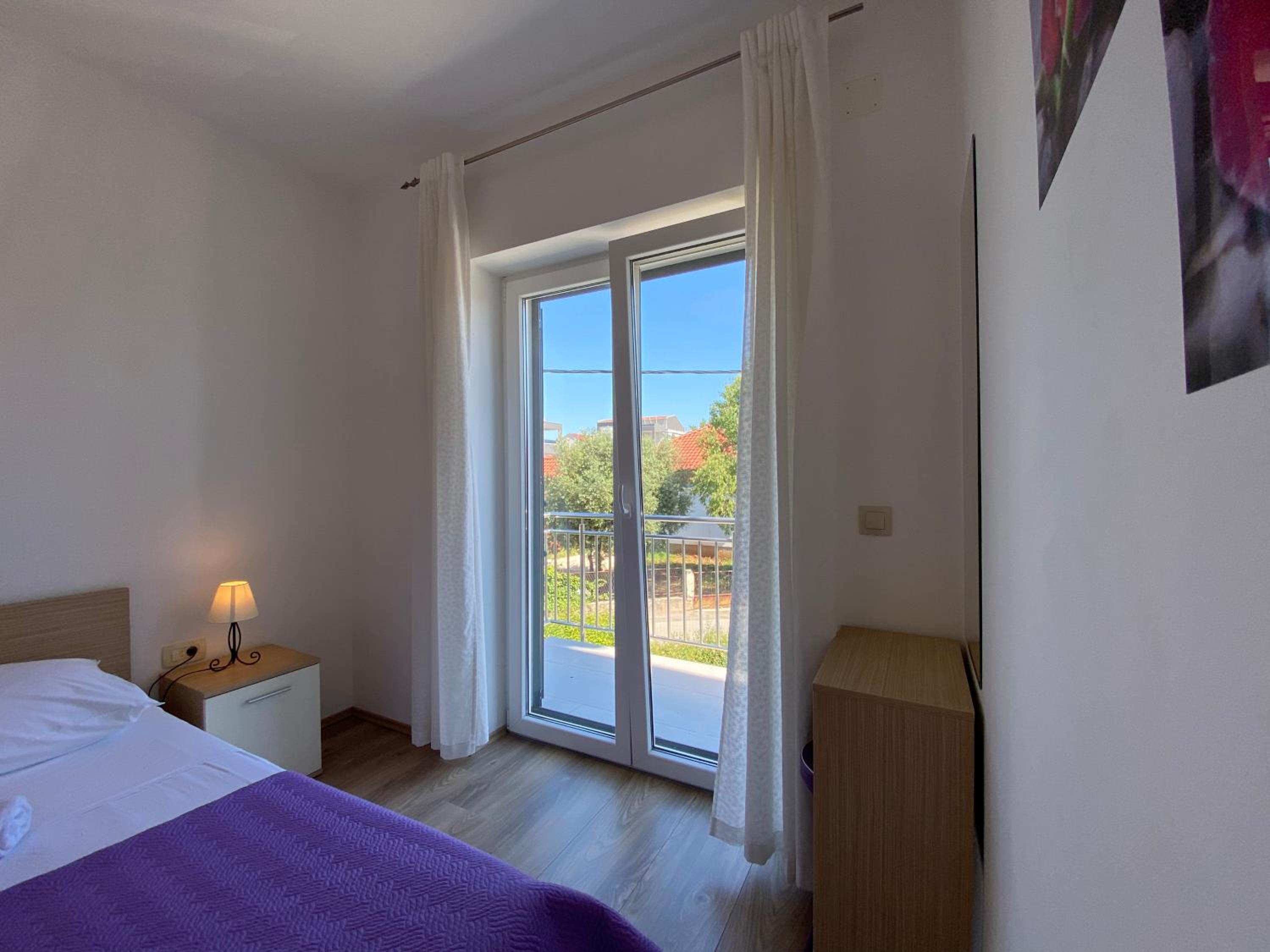 Luxury Apartment with Terrace - Photo 12