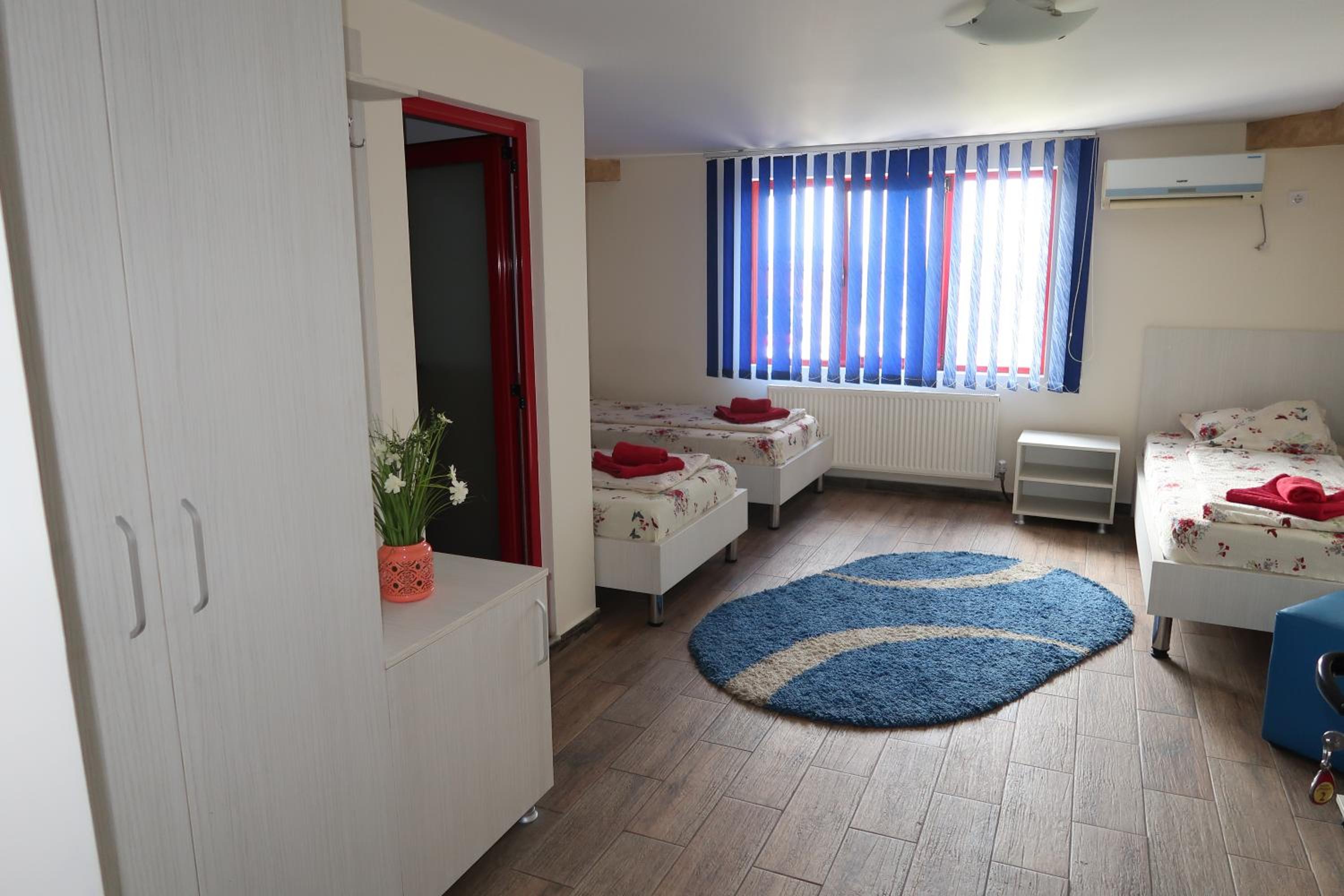 Triple Room - Photo 11