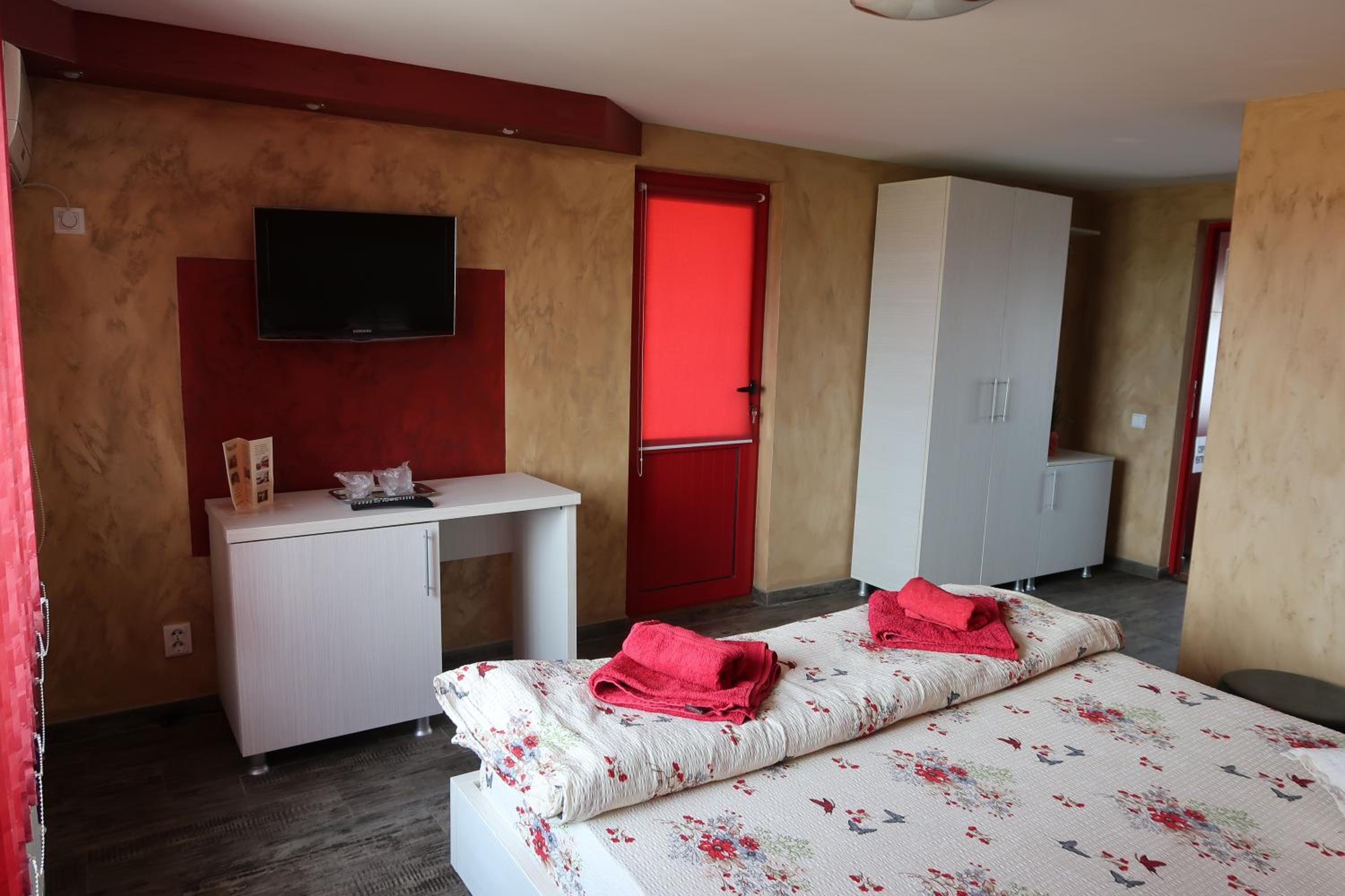 Standard Double Room - Photo 6