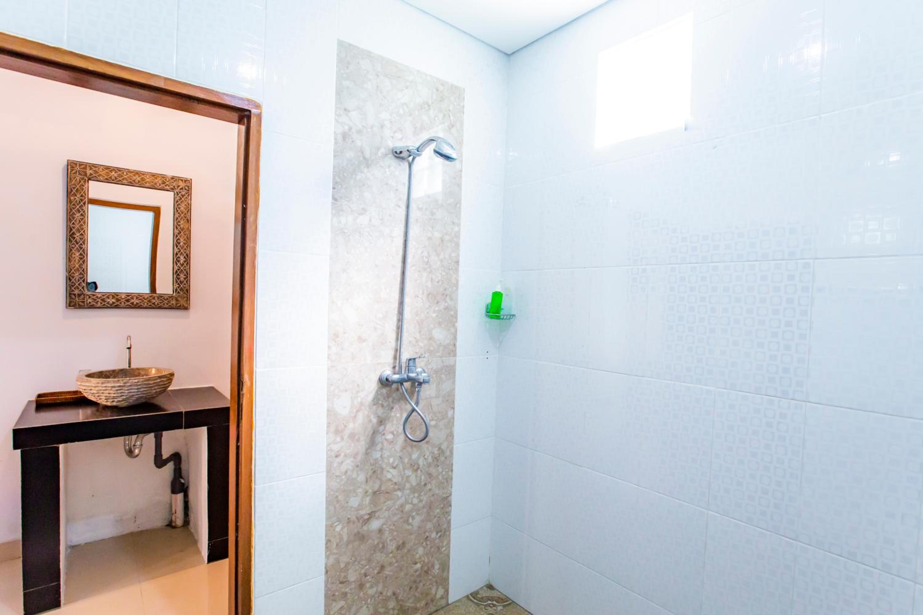Deluxe Double Room - Photo 12