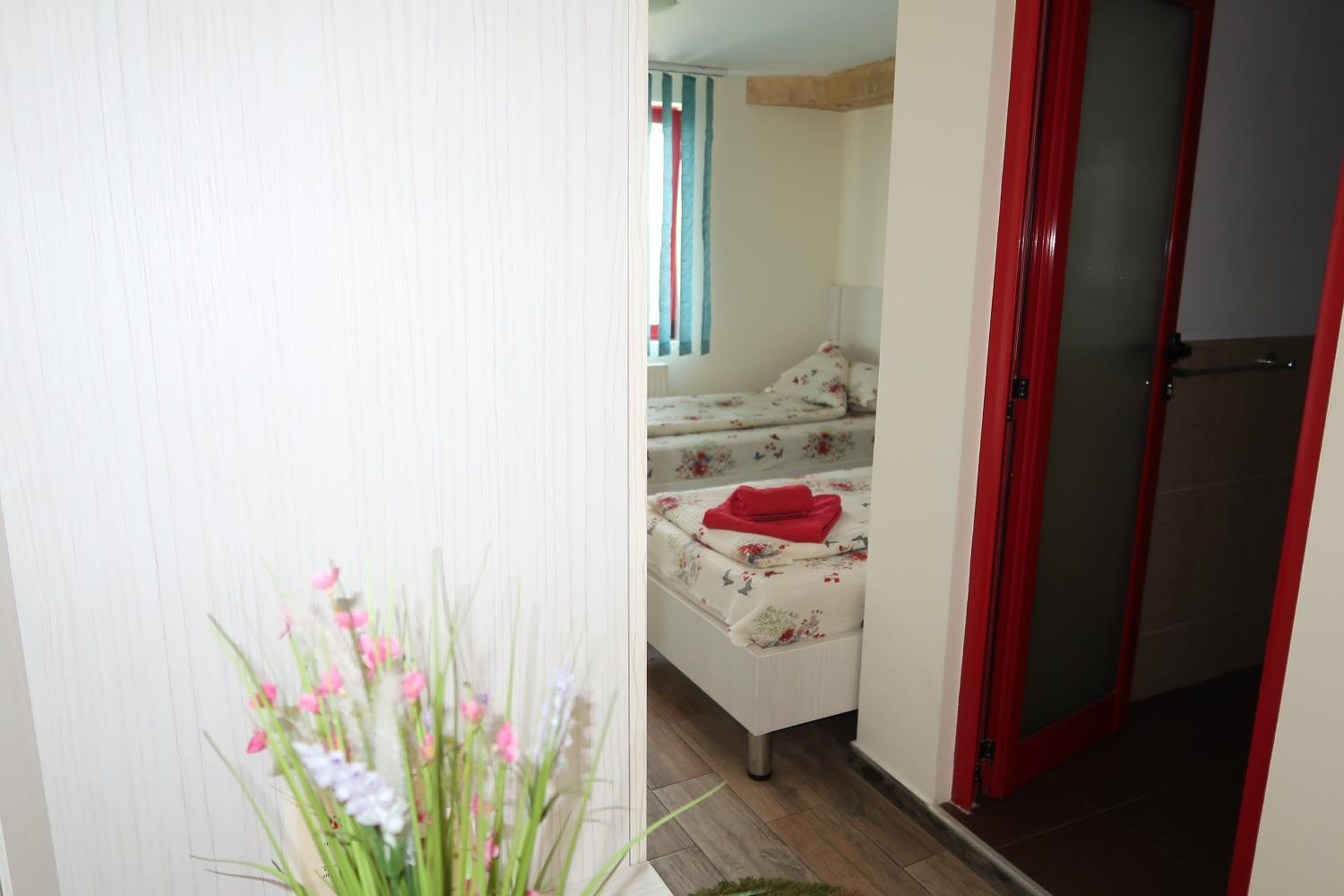 Double Room - Photo 8