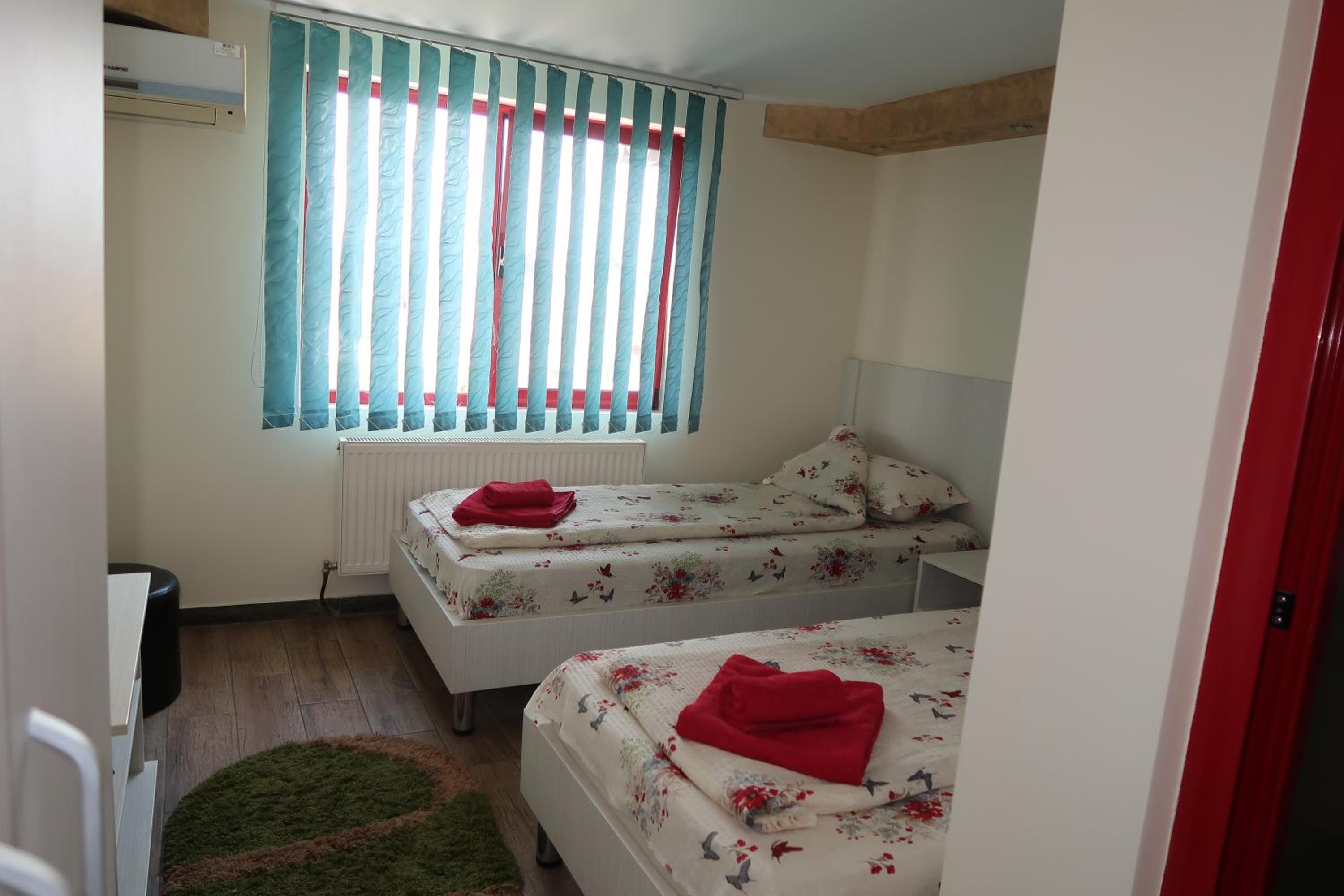 Double Room - Photo 6