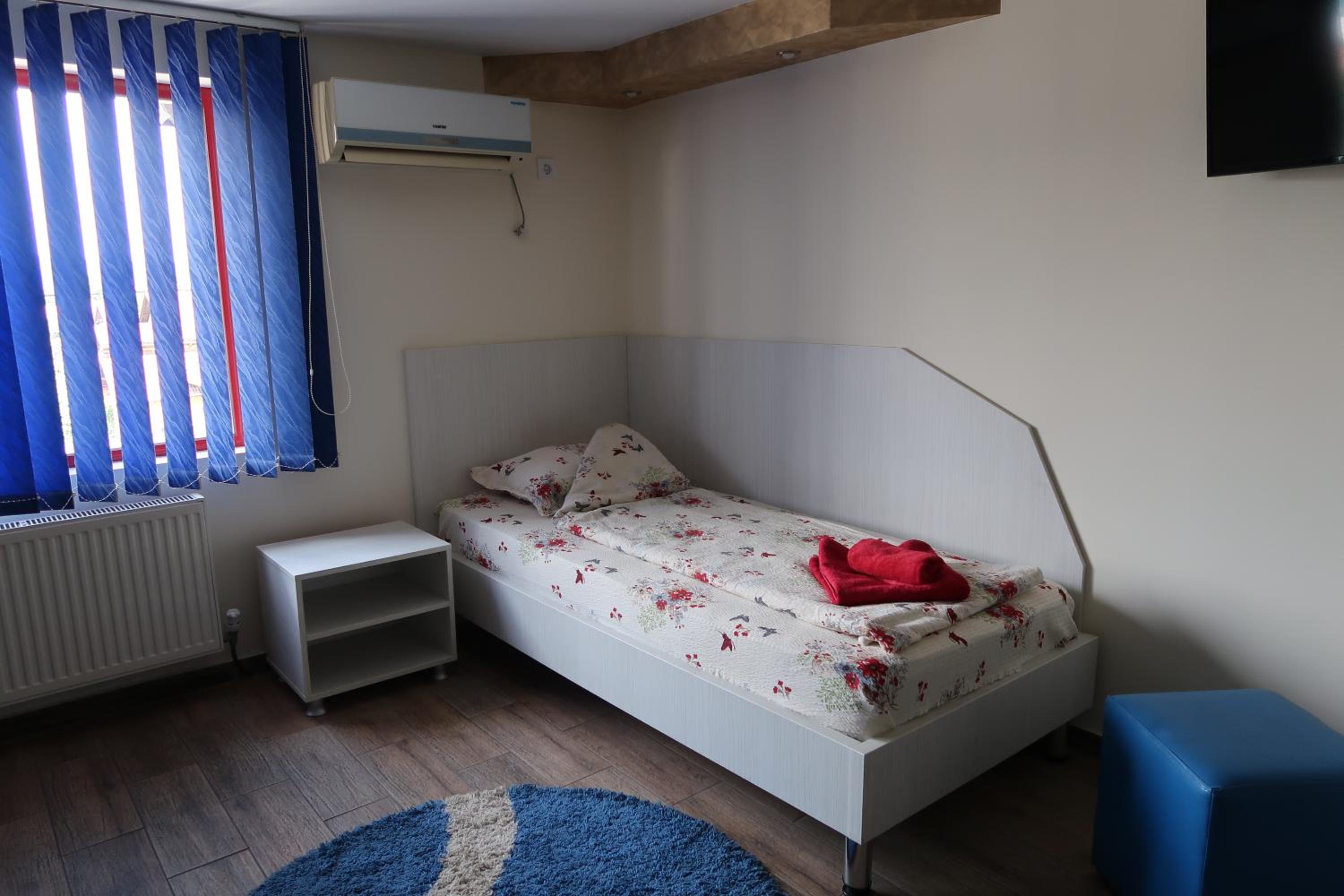 Triple Room - Photo 8
