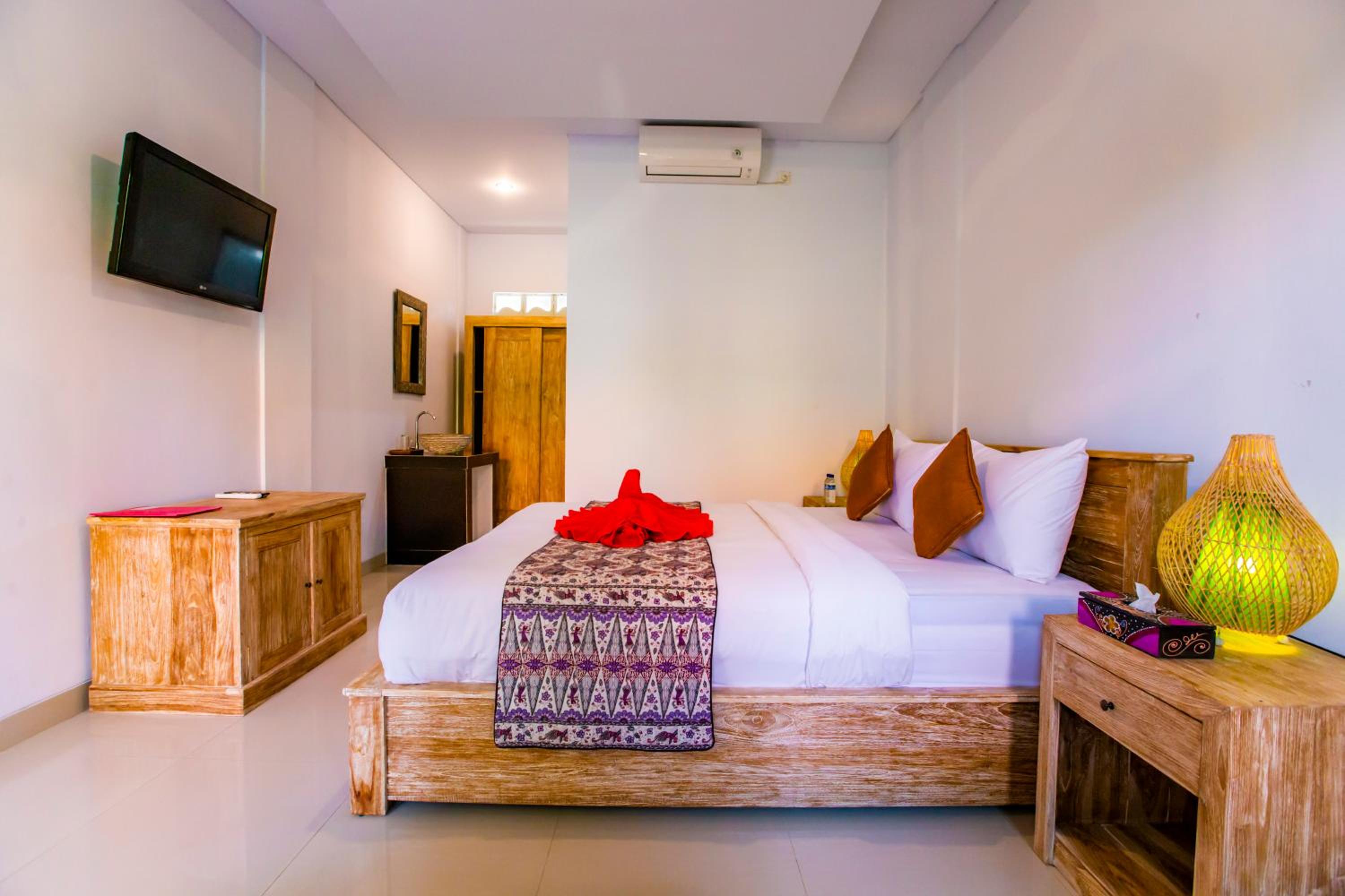 Deluxe Double Room - Photo 11