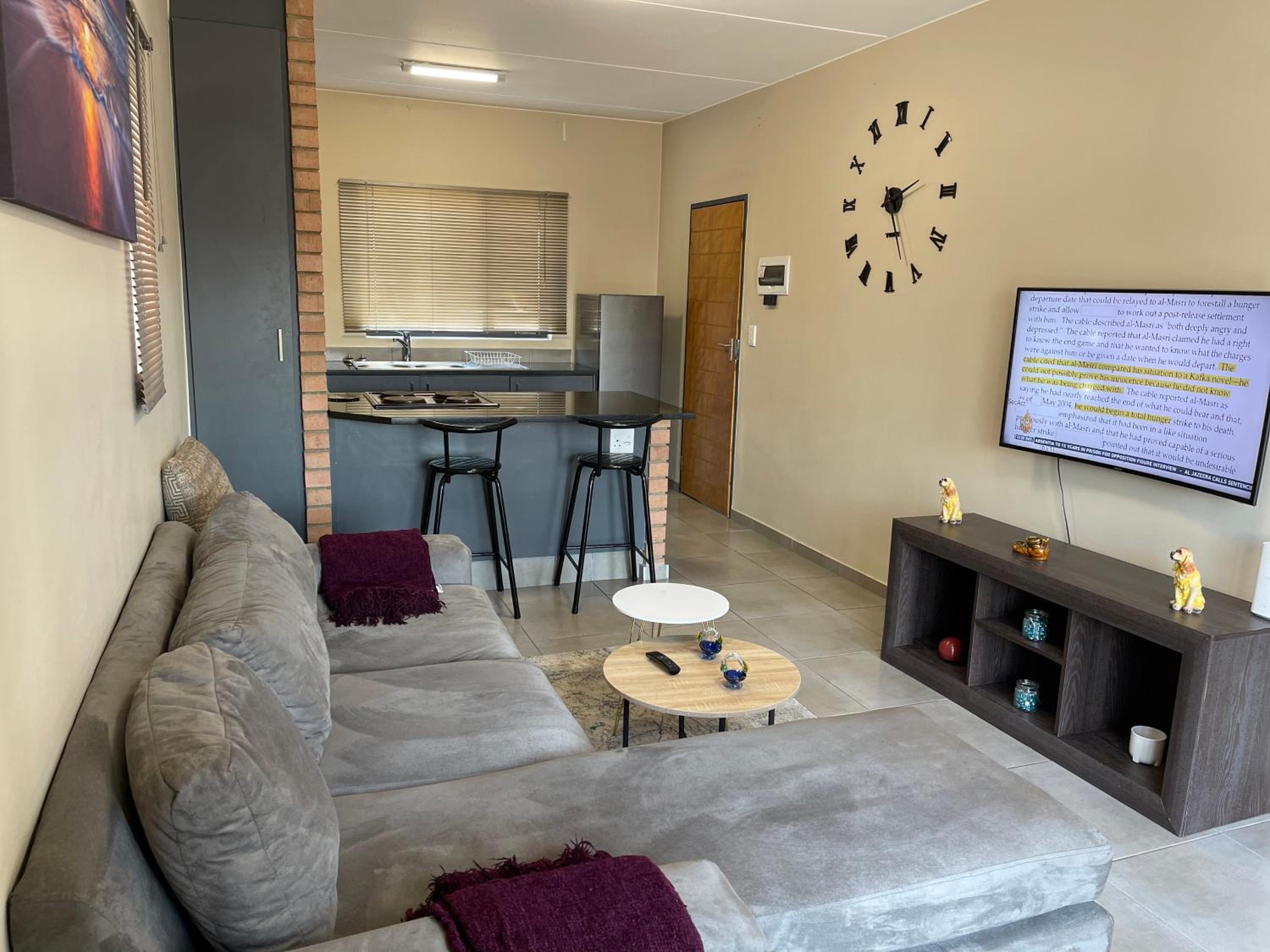 Two-Bedroom Apartment - Photo 2