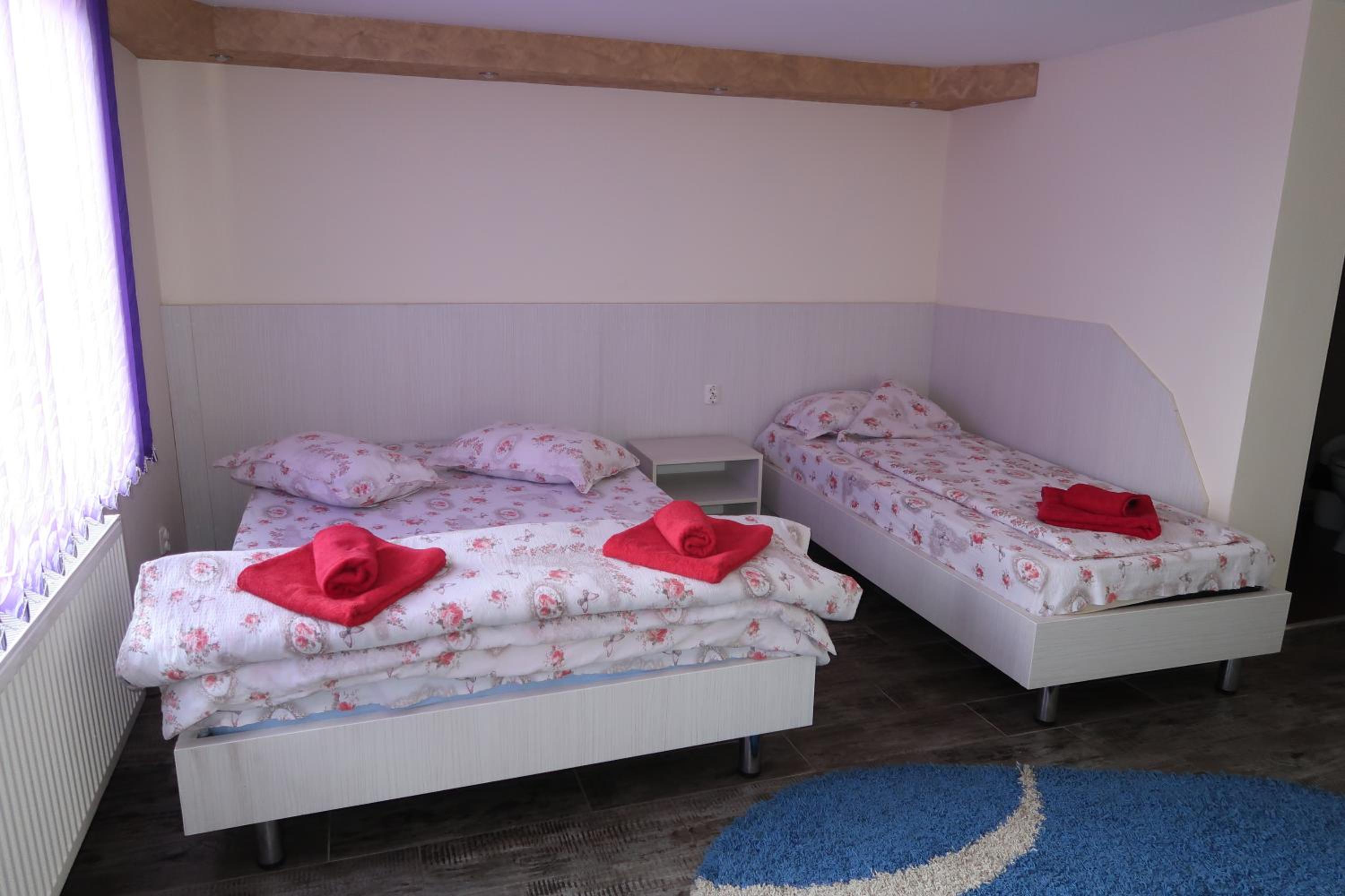 Standard Triple Room - Photo 9