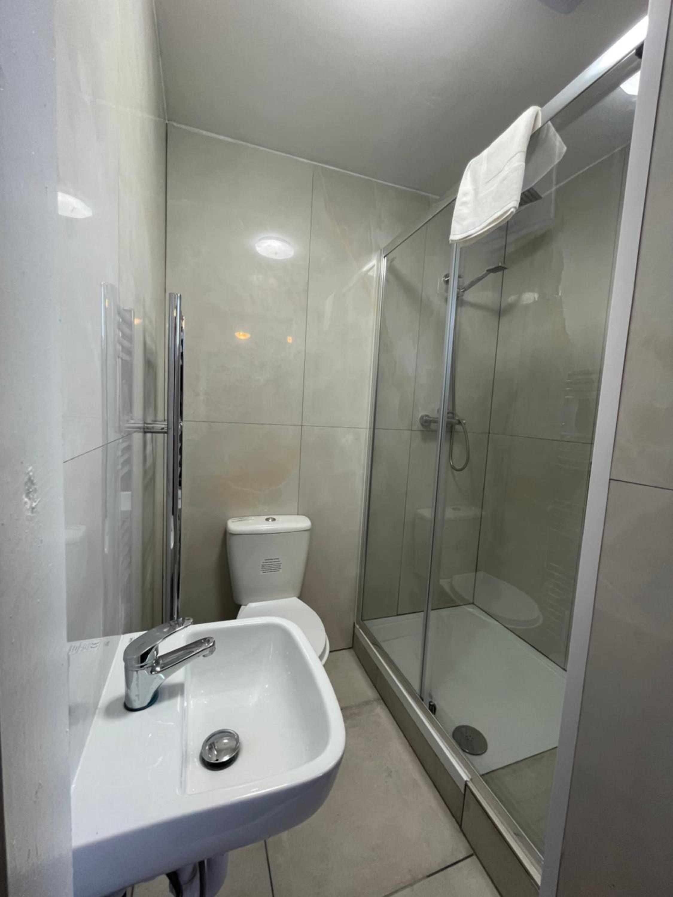 Deluxe King Room - Photo 4