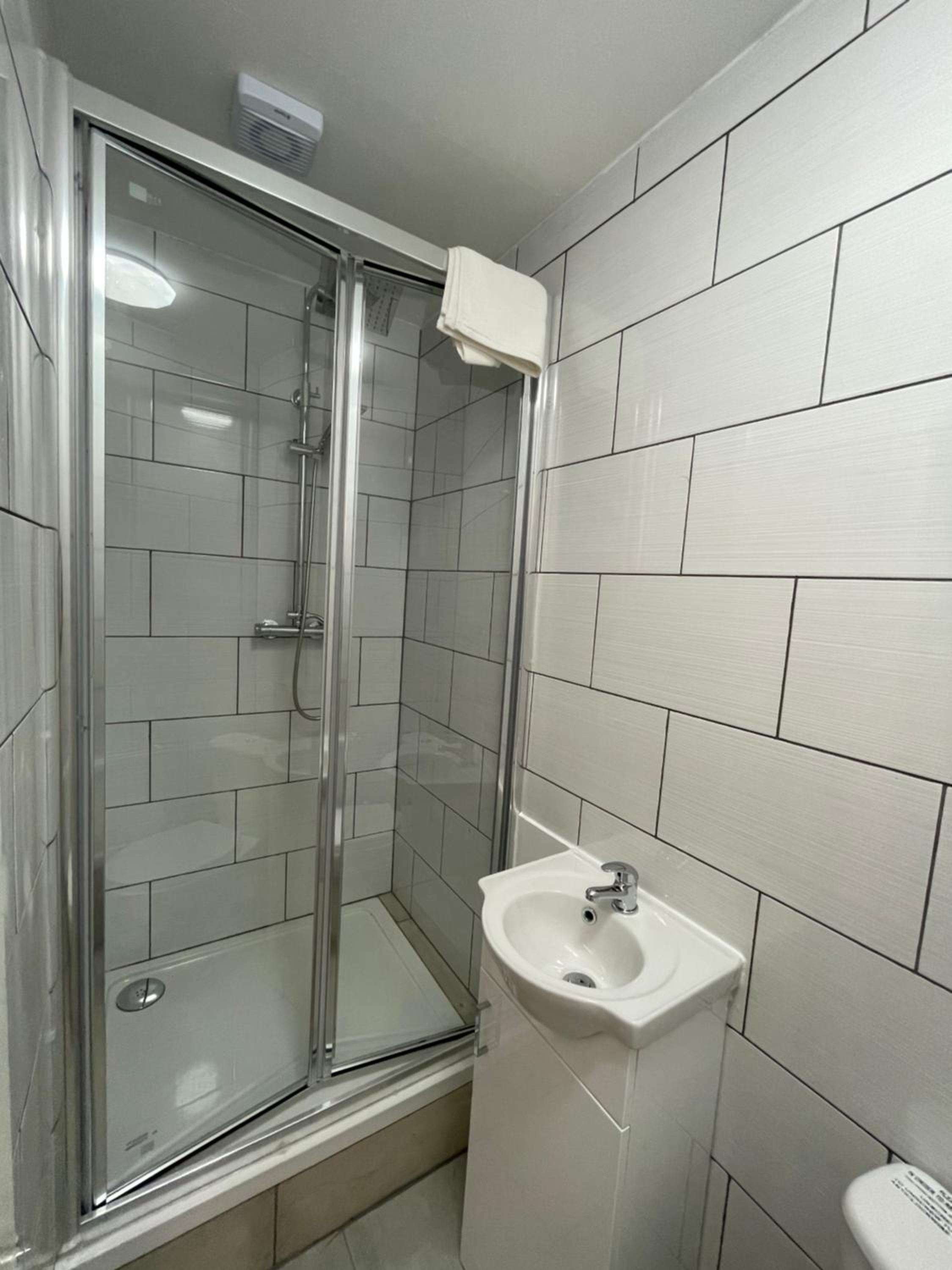 Standard Double Room - Photo 7