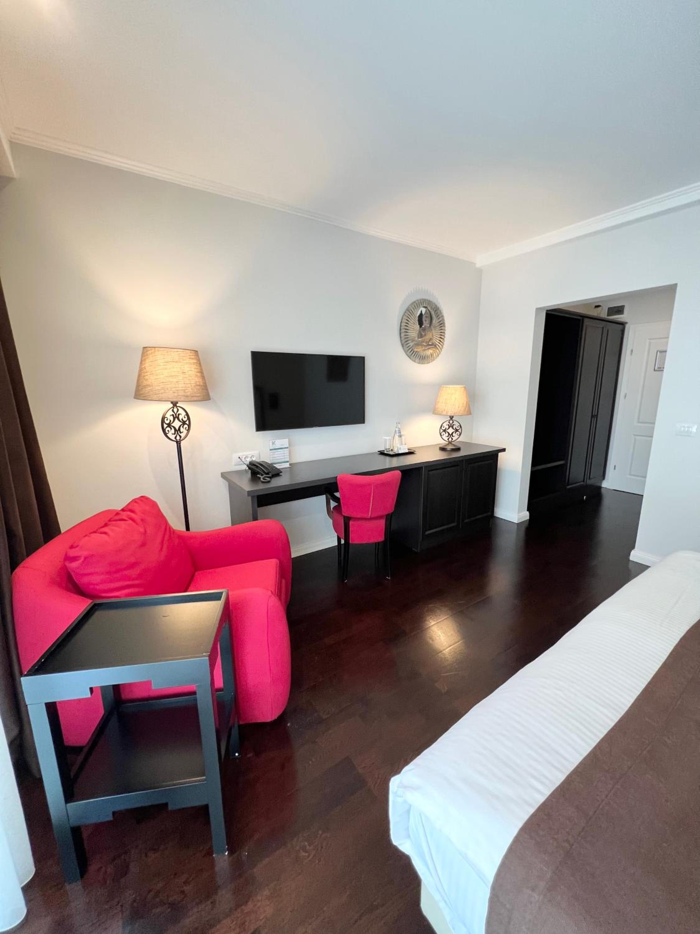 Deluxe Double or Twin Room with Balcony - Photo 22