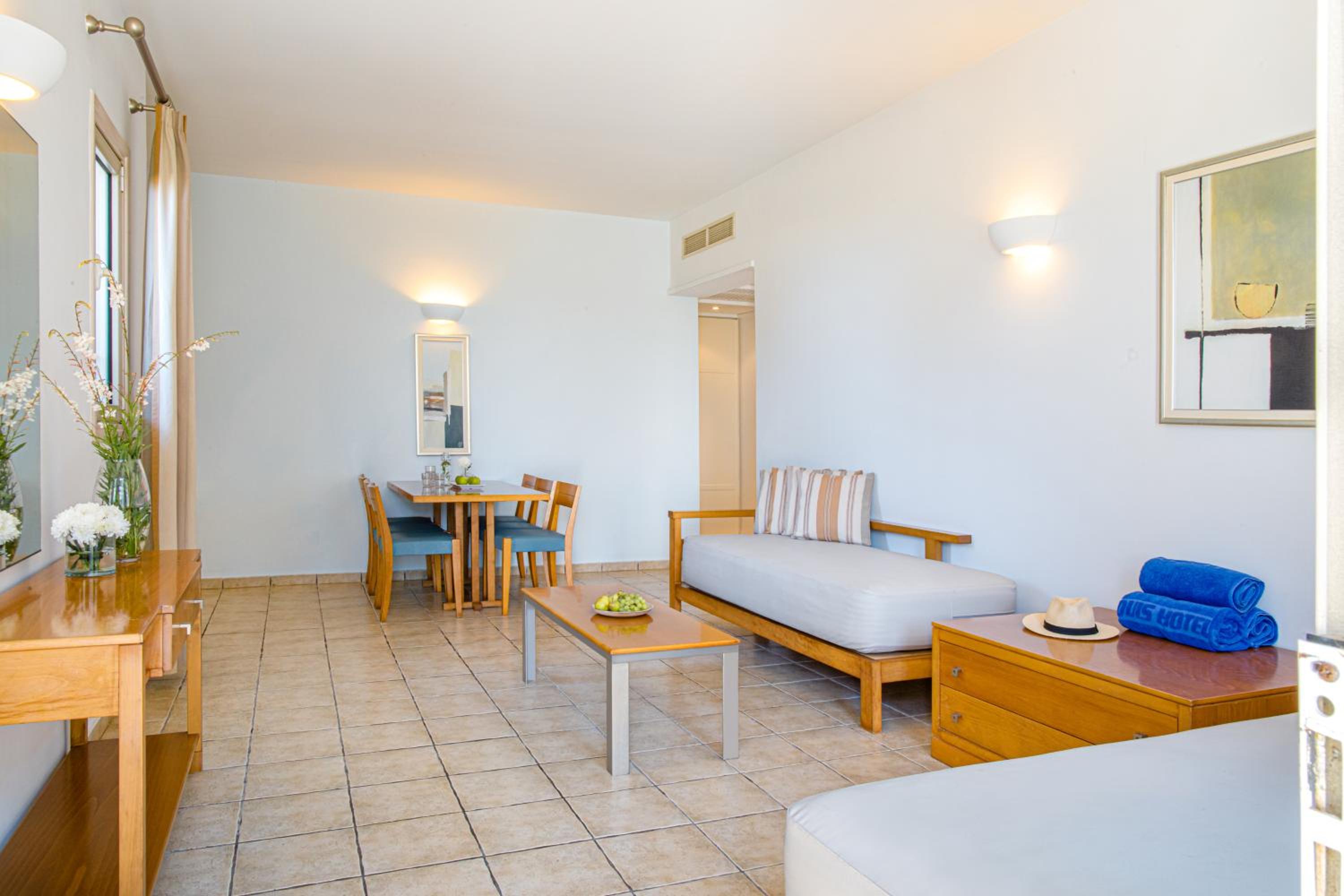 One-Bedroom Suite with Side Sea View
