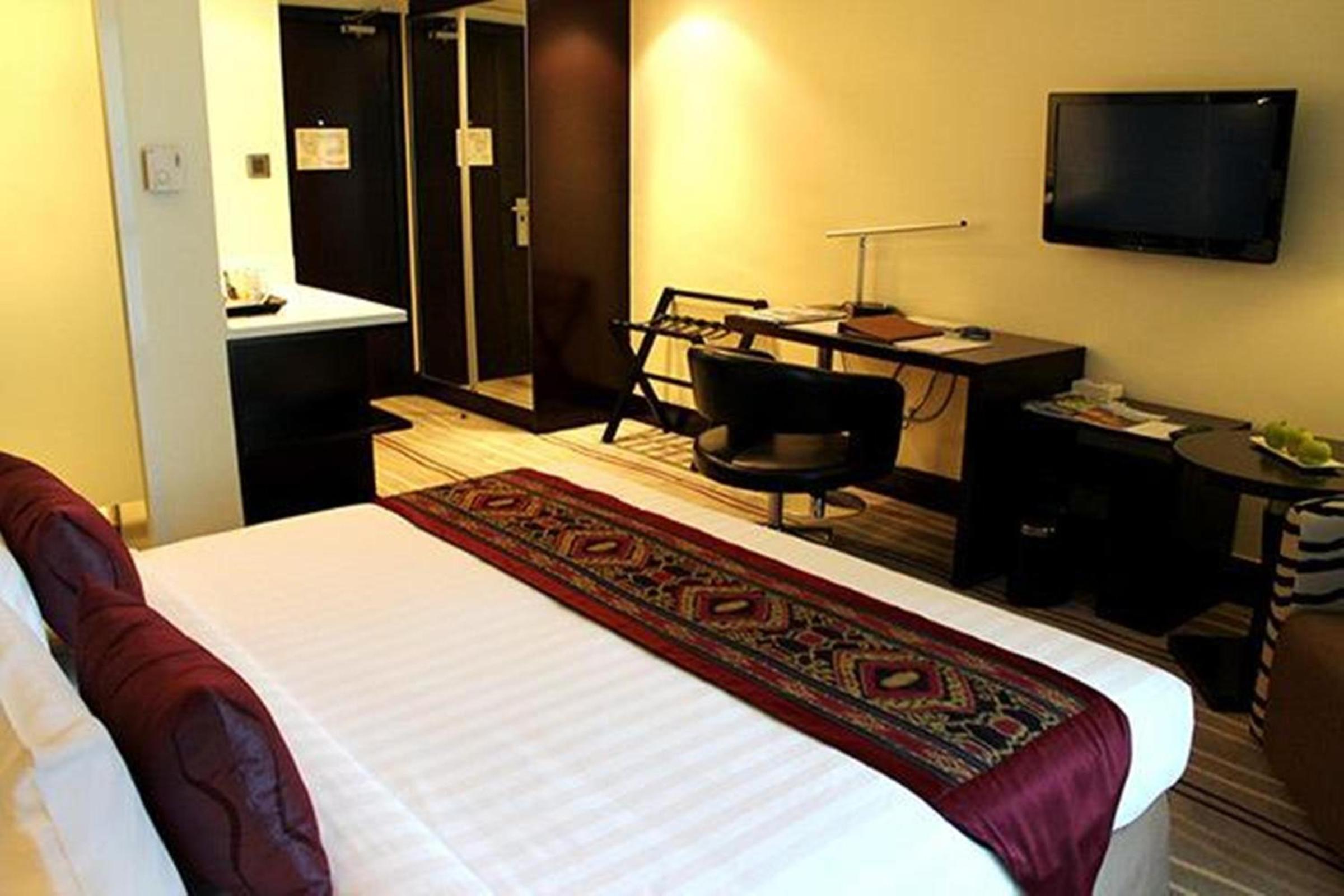 Deluxe Double Or Twin Room - Photo 4