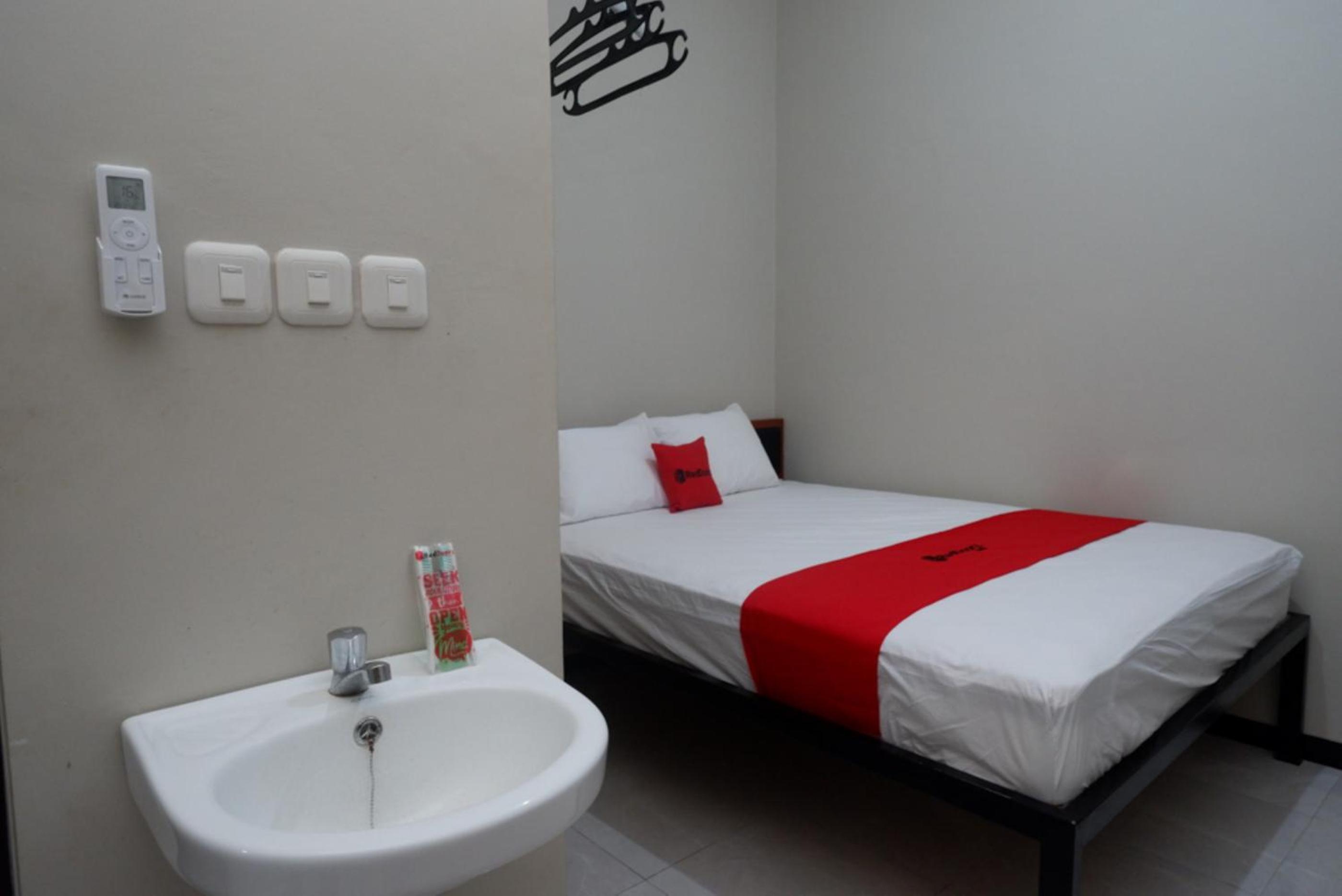 Standard Double Room - Photo 6
