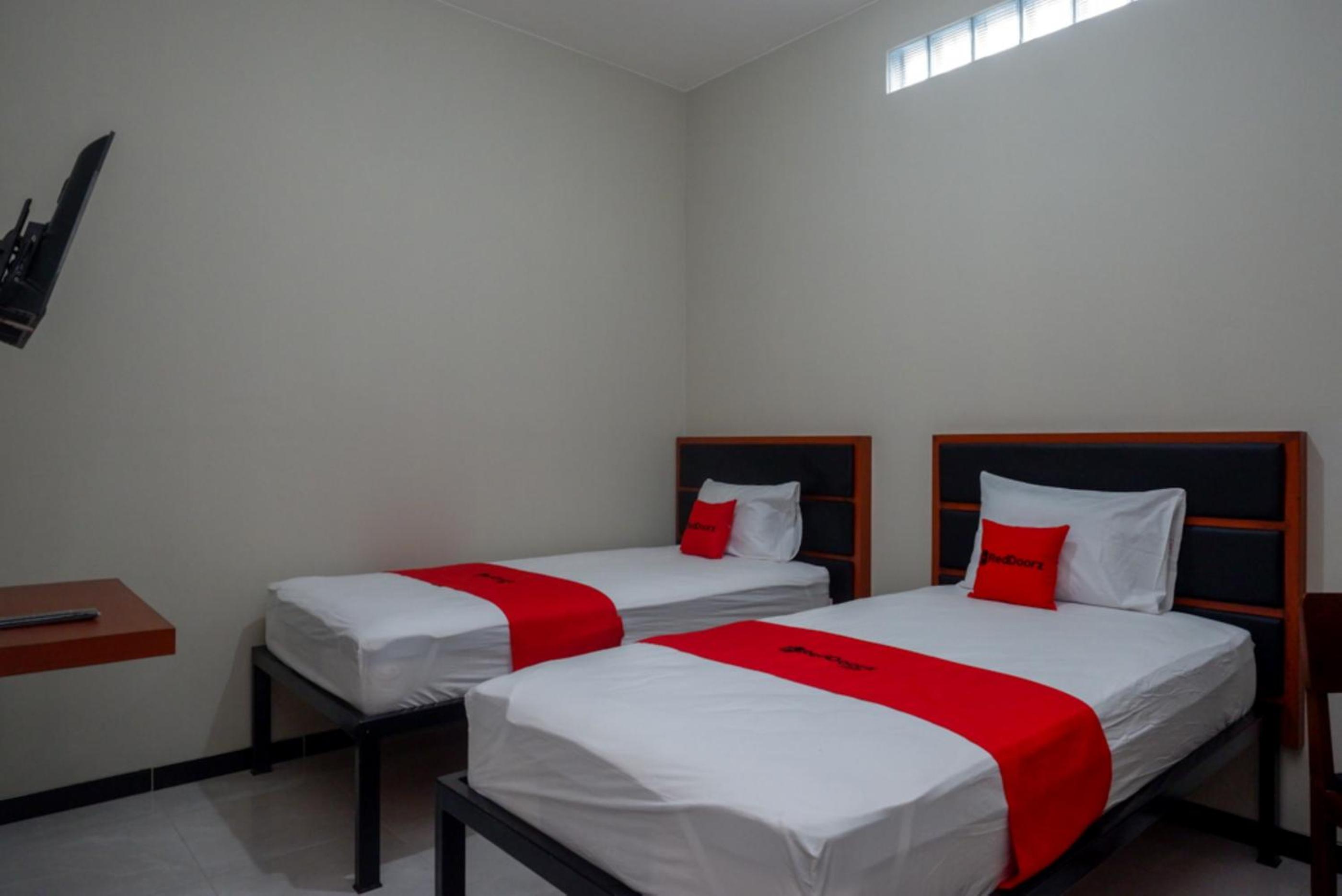 Standard Twin Room - Photo 4