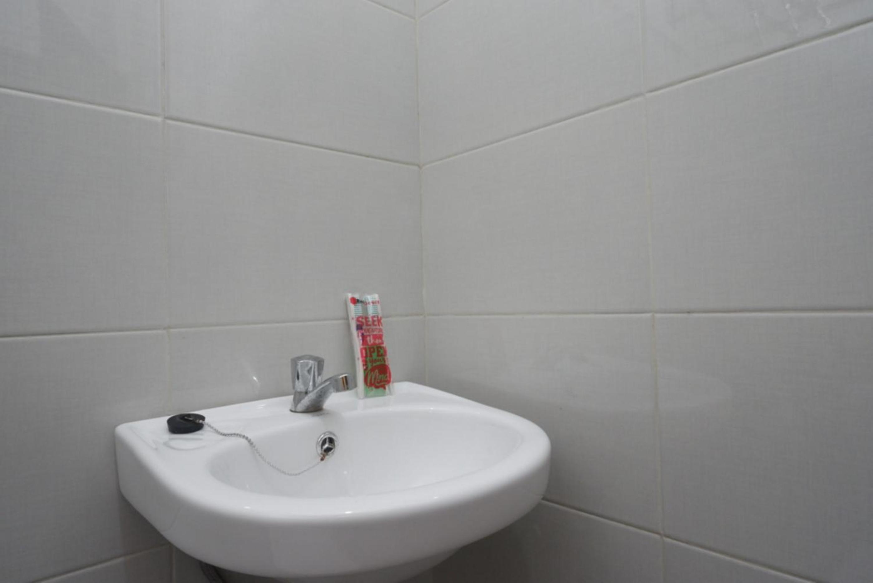 Standard Double Room - Photo 7