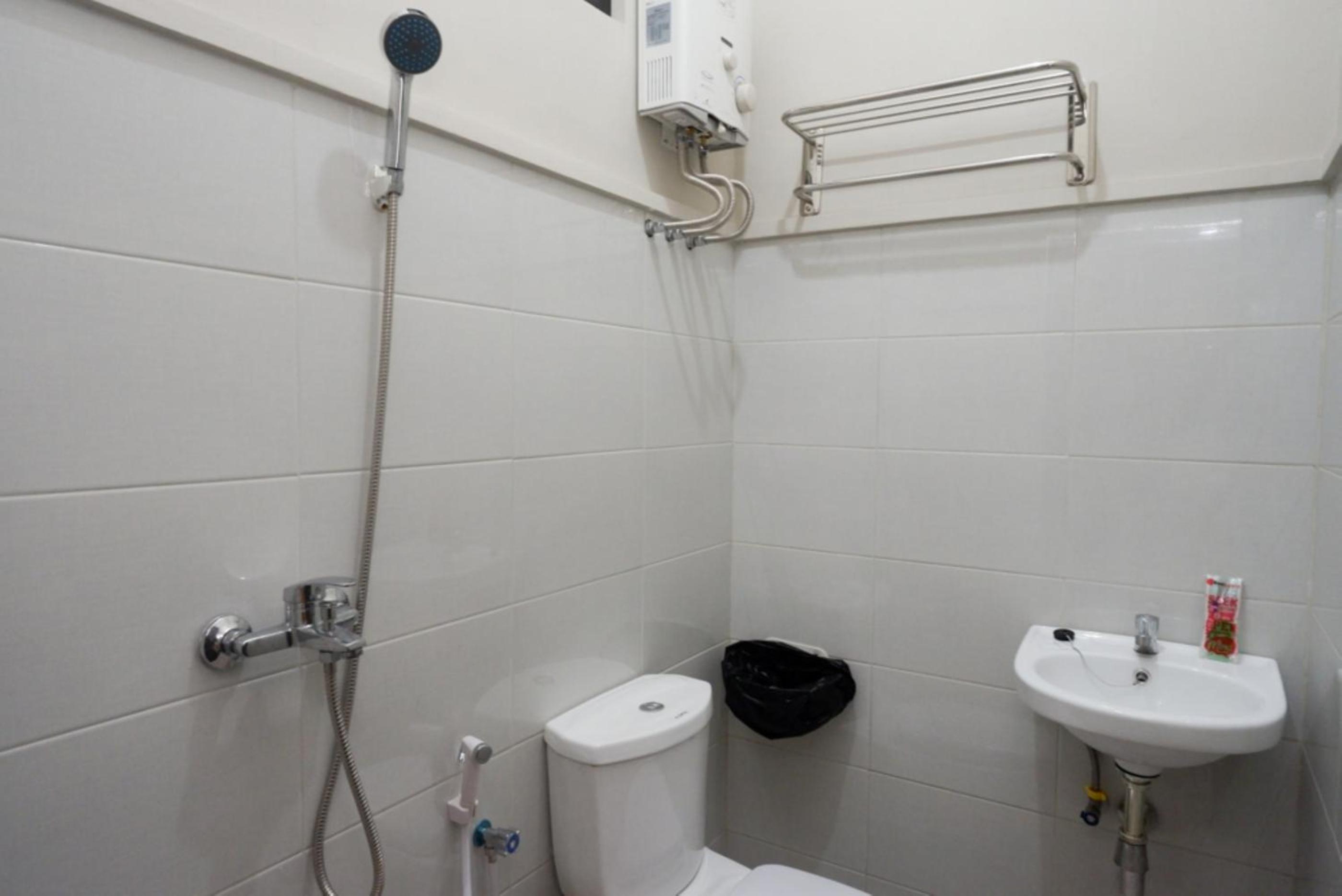 Standard Double Room - Photo 8