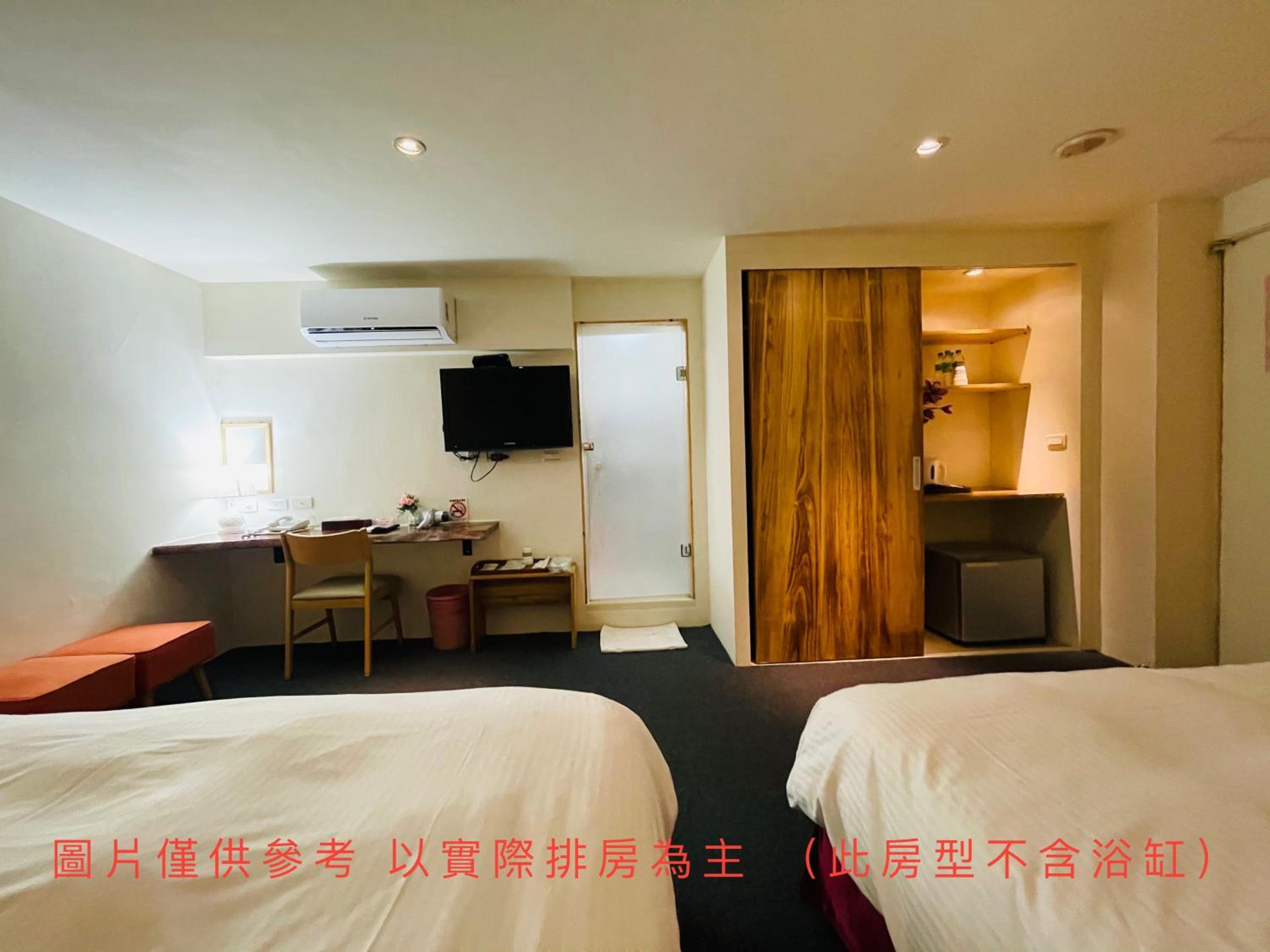 Deluxe Double or Twin Room photo 3