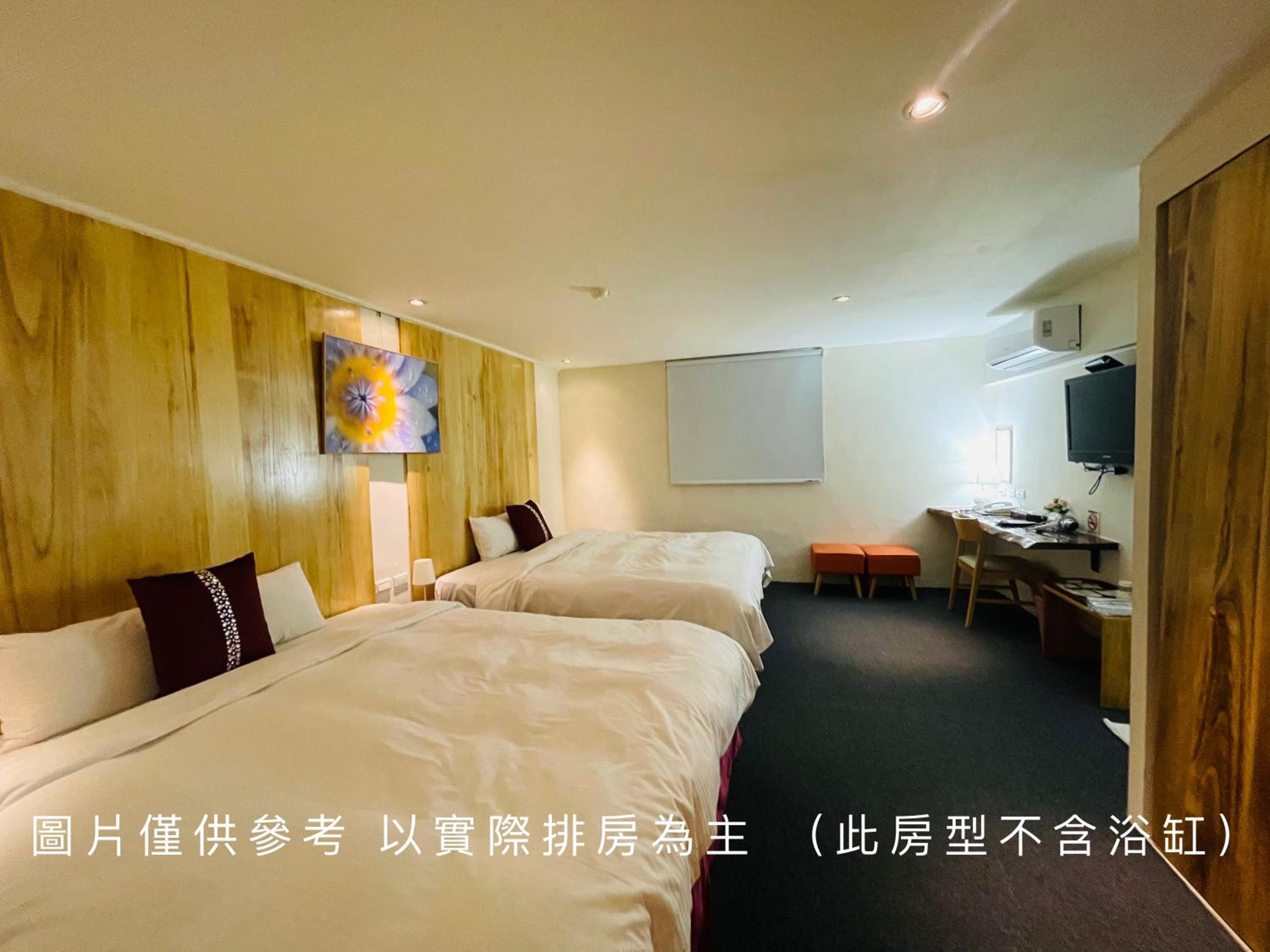 Deluxe Double or Twin Room photo 2