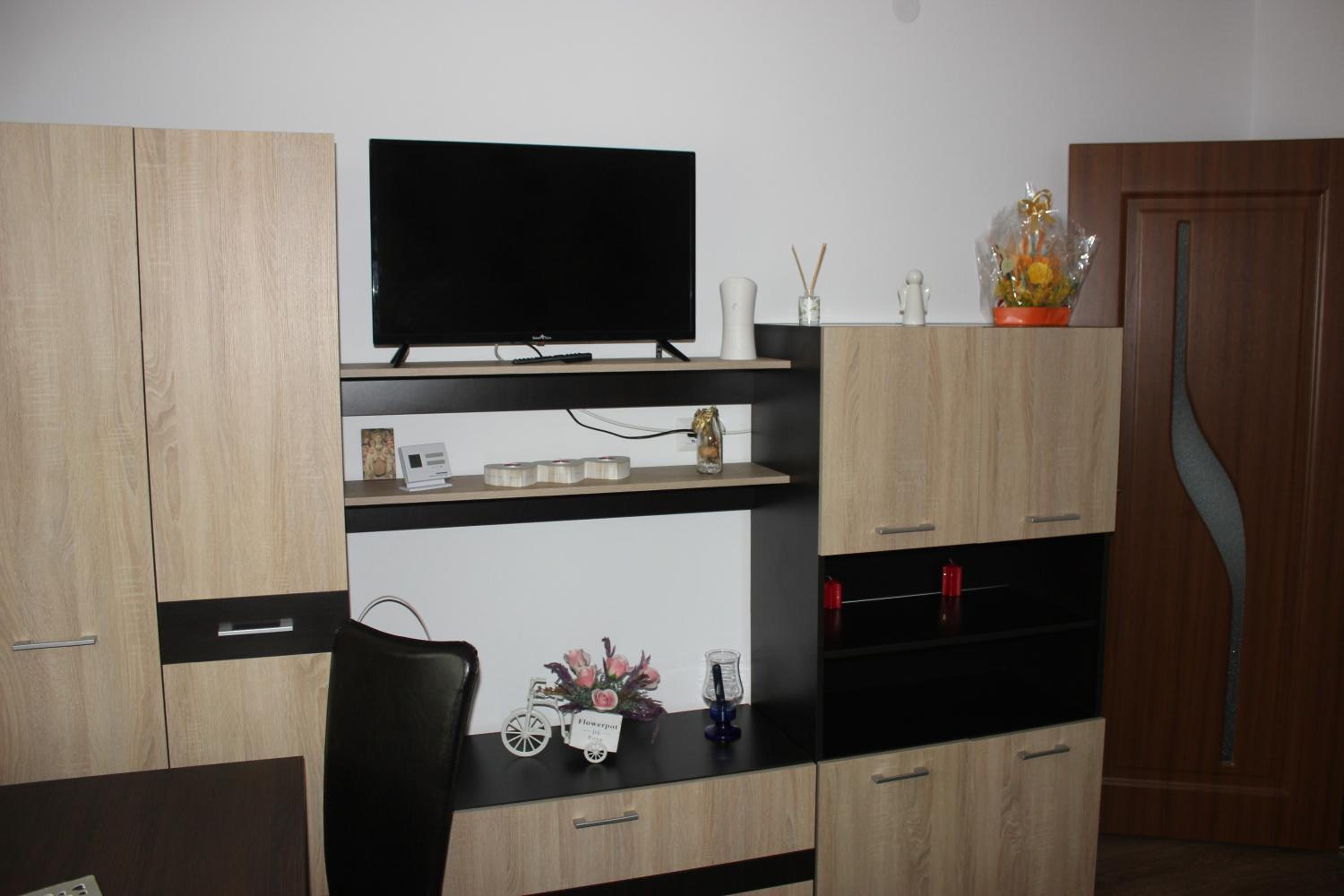 One-Bedroom Apartment - Photo 6