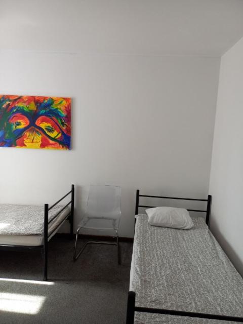 Budget Twin Room - Photo 2