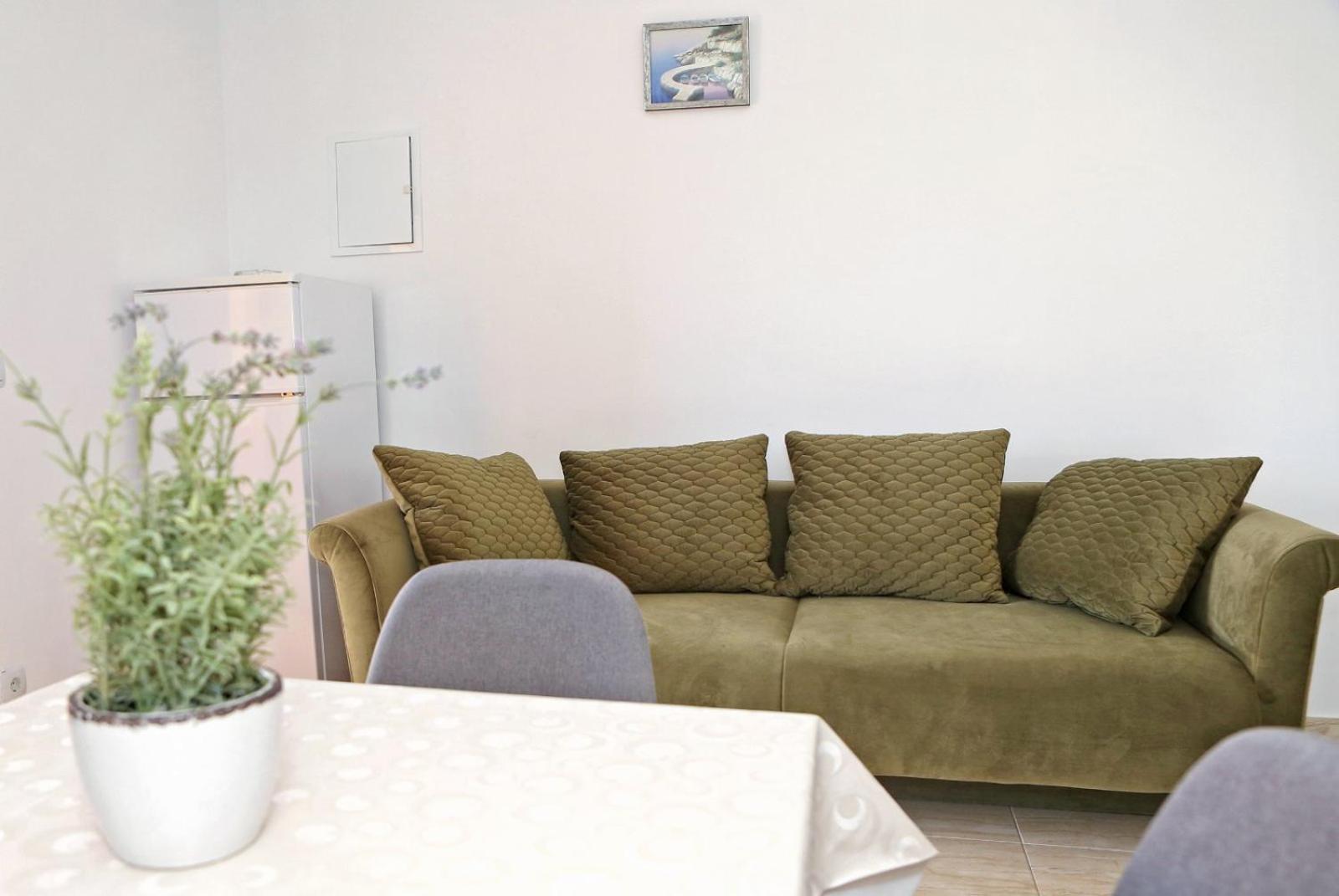 One-Bedroom Apartment photo 1