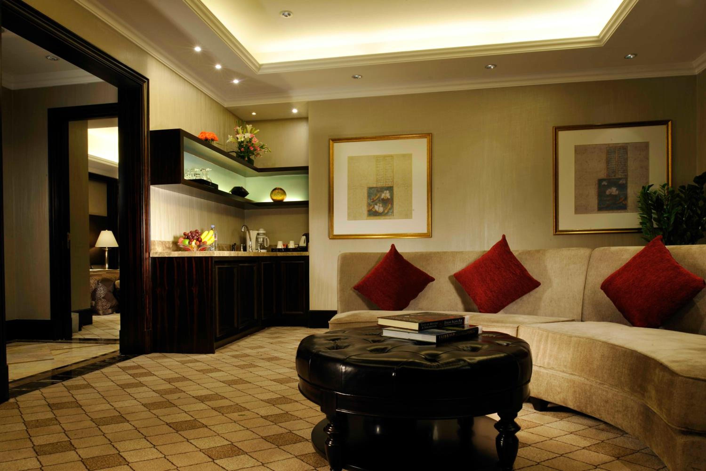 Business Suite photo 3