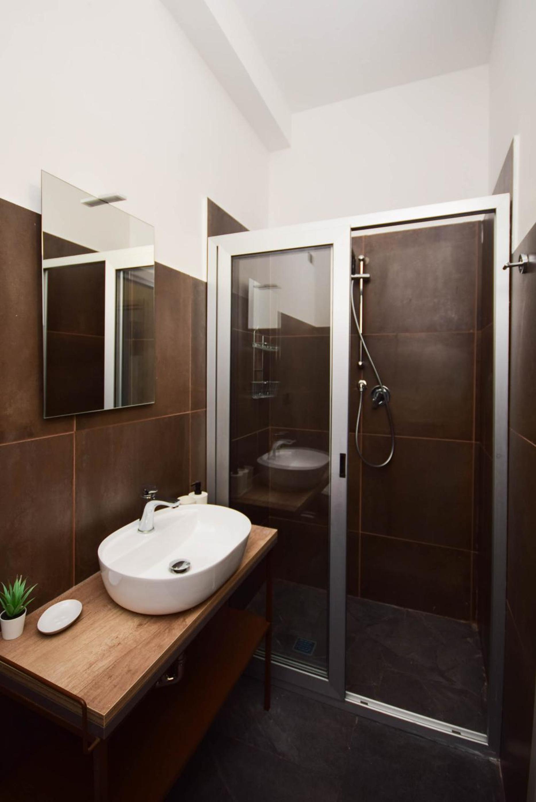 Large Double Room - Photo 15