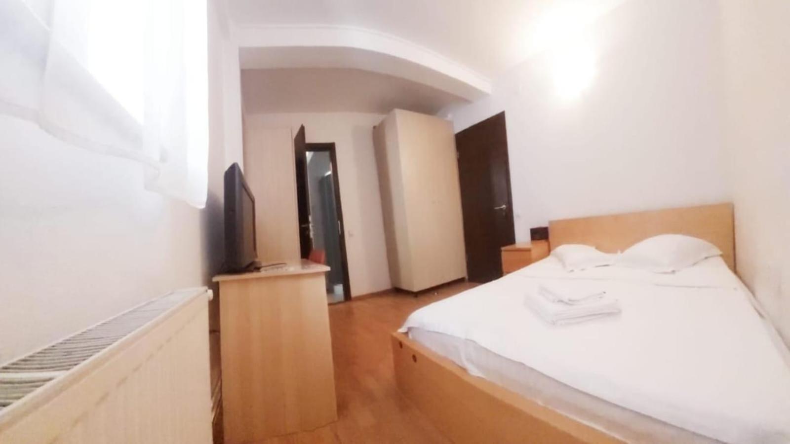 Deluxe Double Room - Photo 12