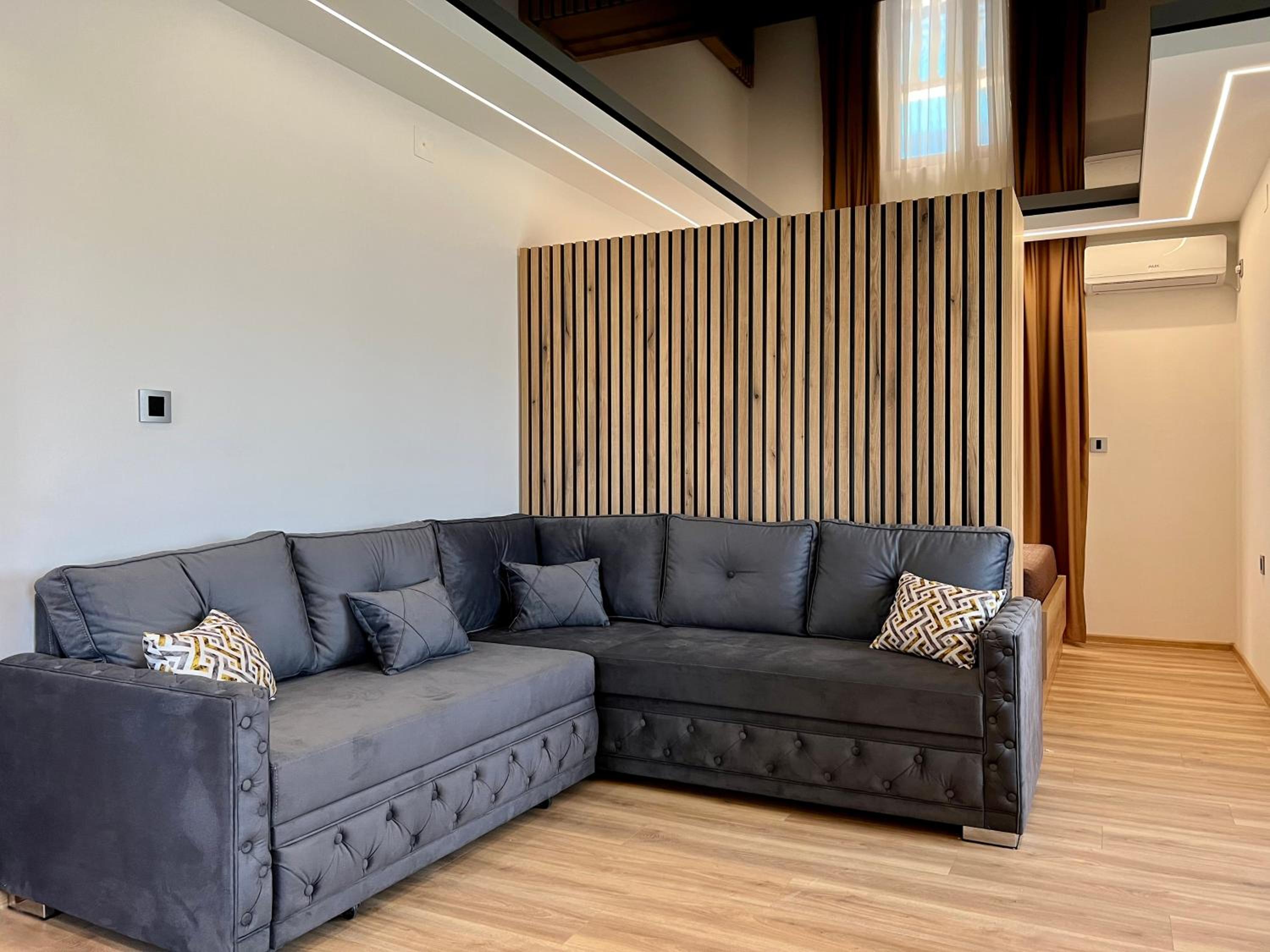 Deluxe King Studio