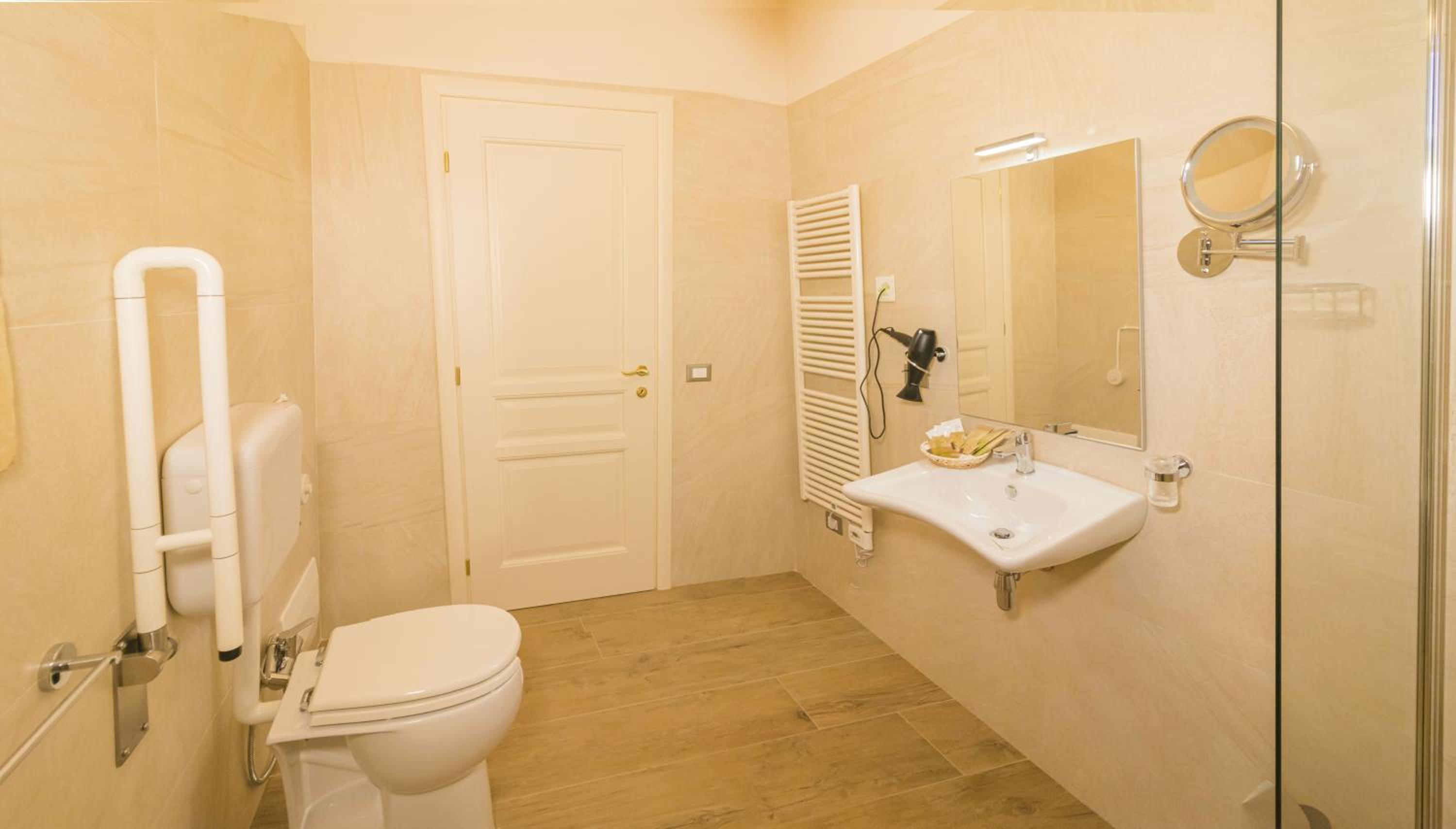 Duplex Suite - Photo 18