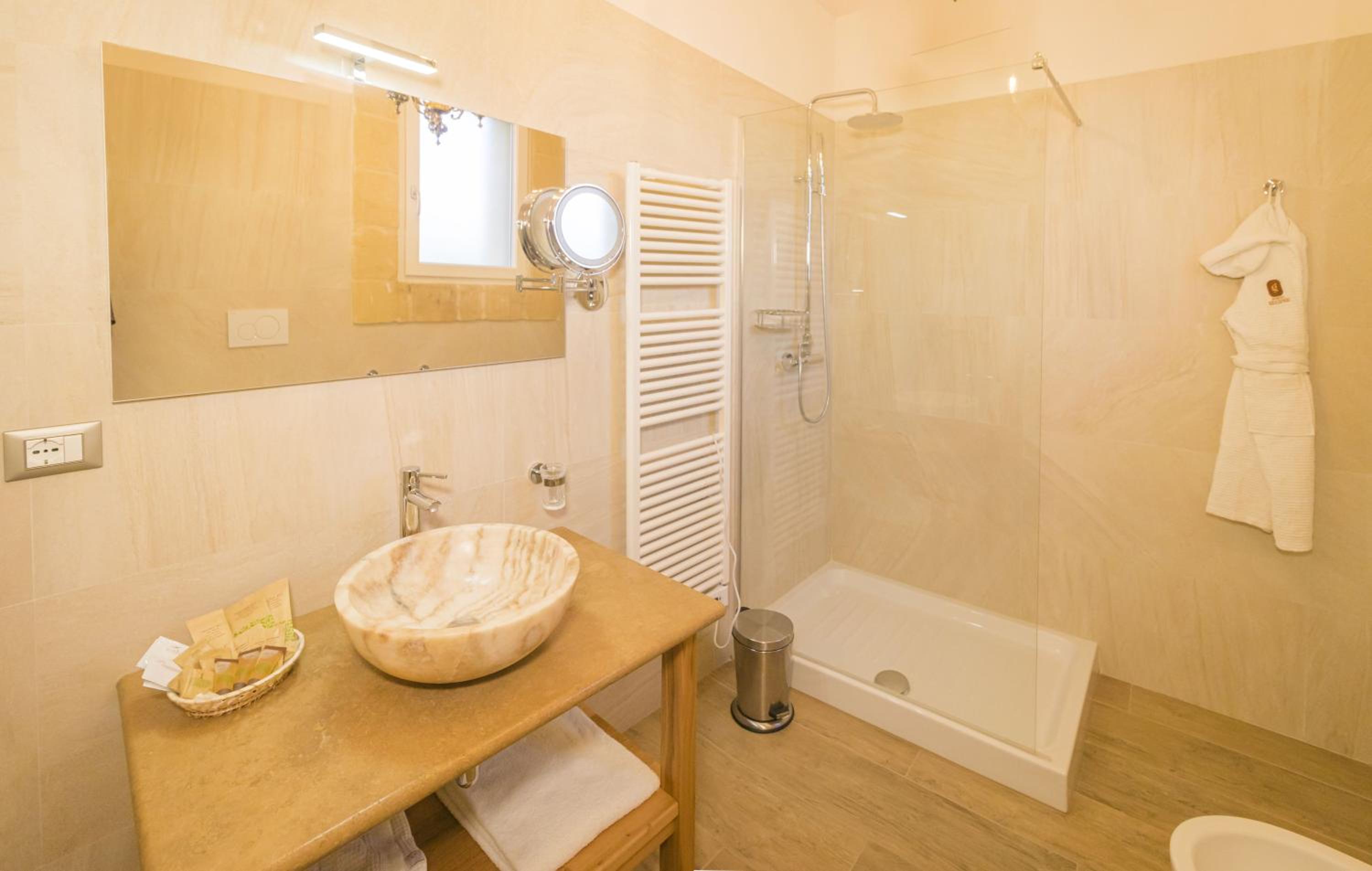 Duplex Suite - Photo 8