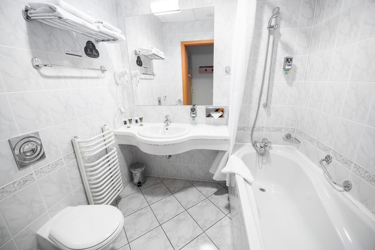 Standard Twin Room - Photo 10