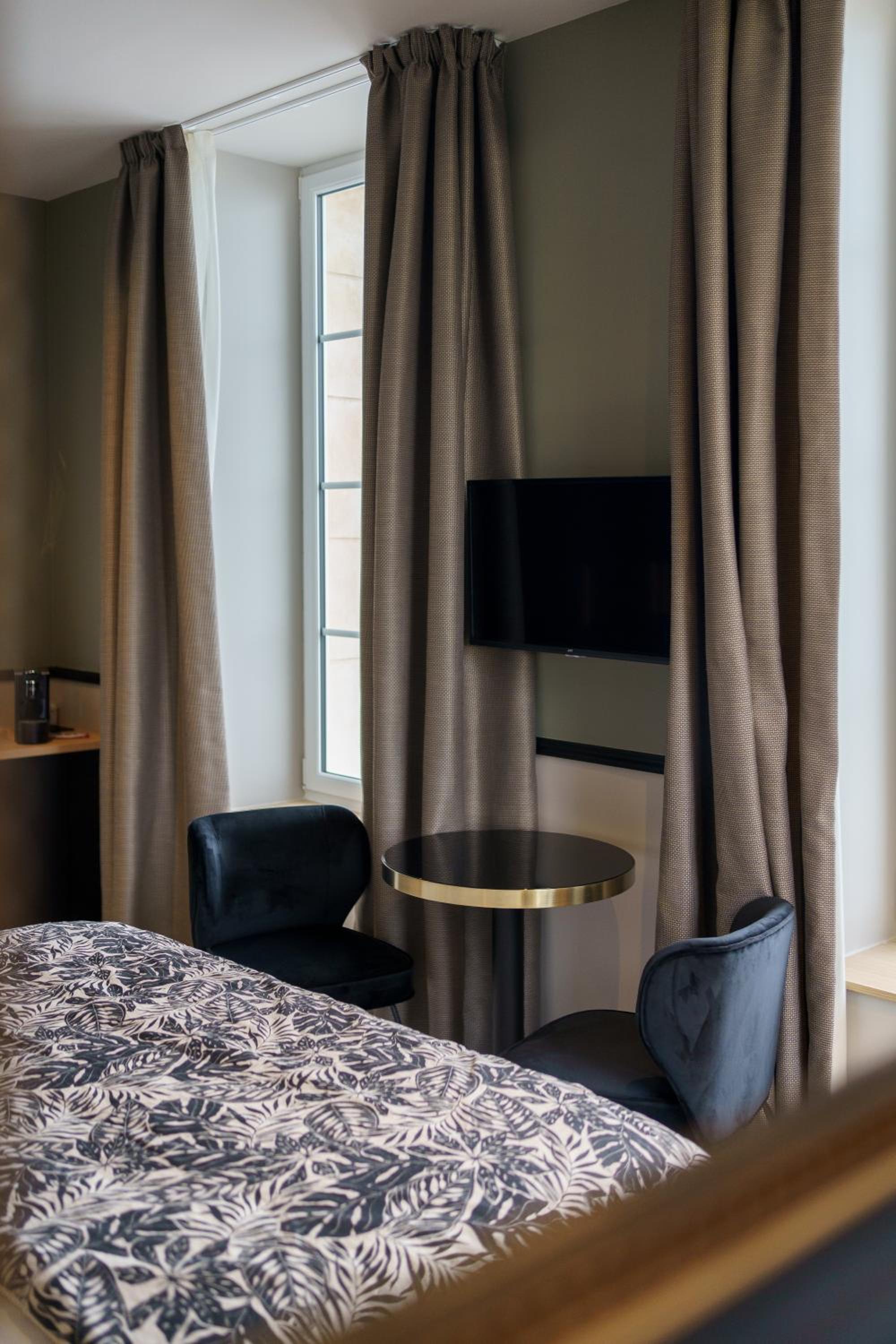 Superior Suite with Sea View - Photo 11