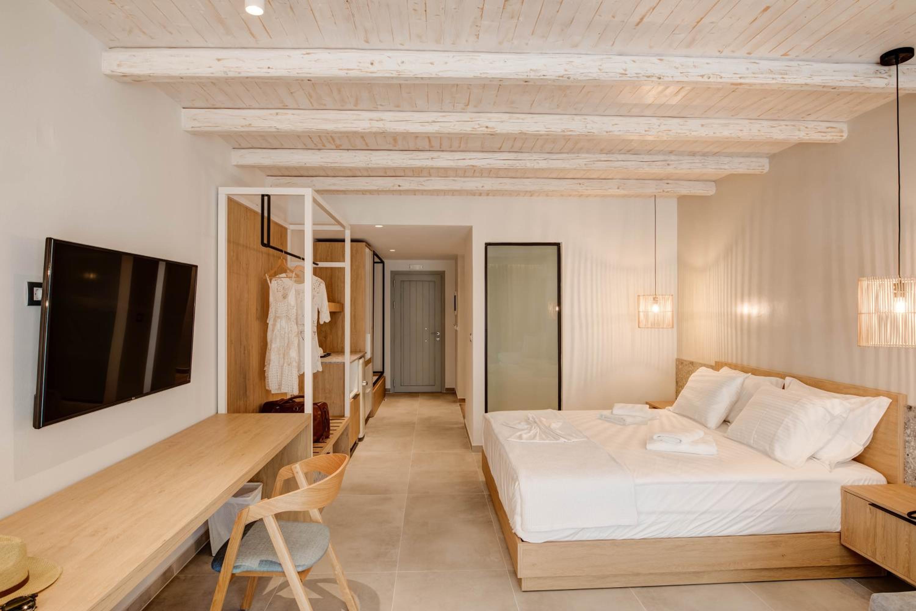 Deluxe Suite with Sea View photo 2
