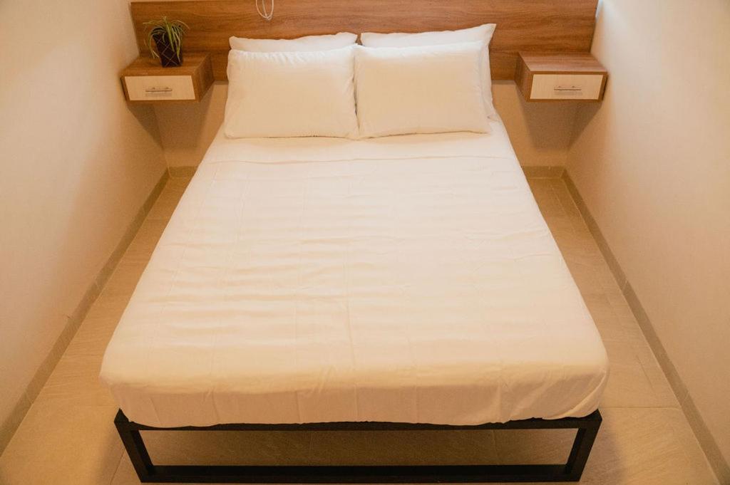Standard Double Room - Photo 8