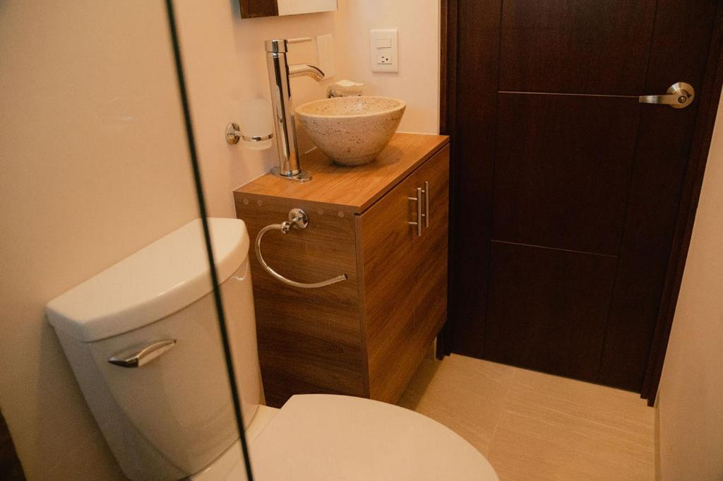 Twin Room with City View - Photo 3