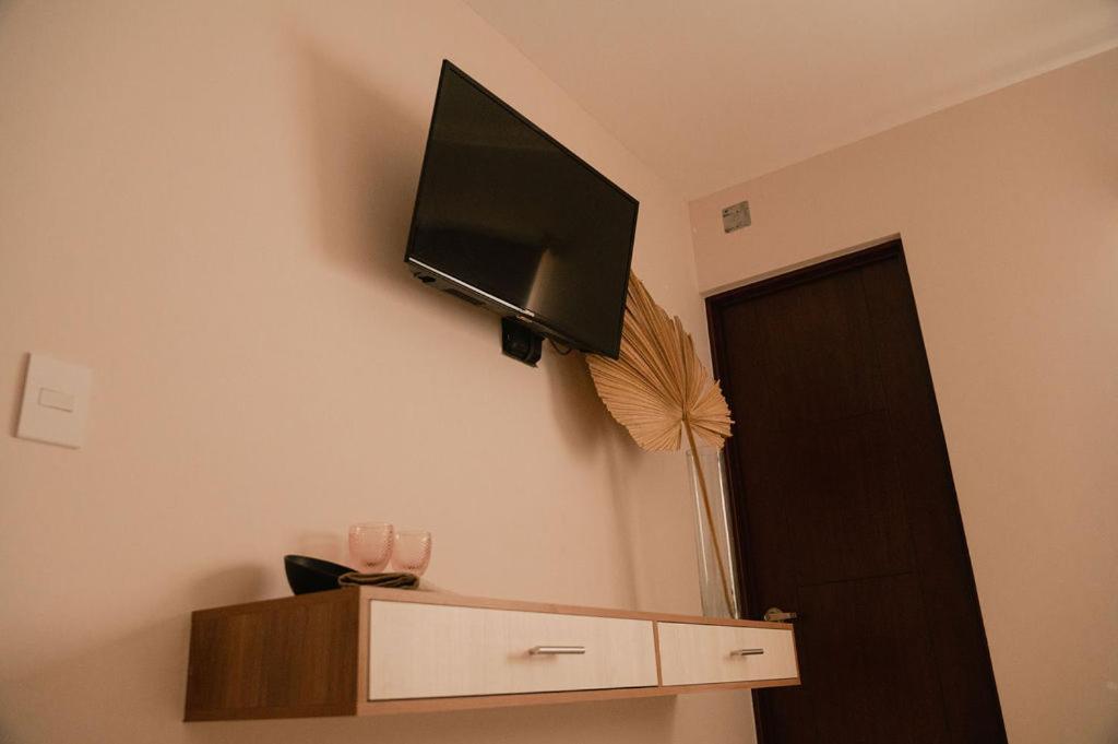 Deluxe Queen Room - Photo 12