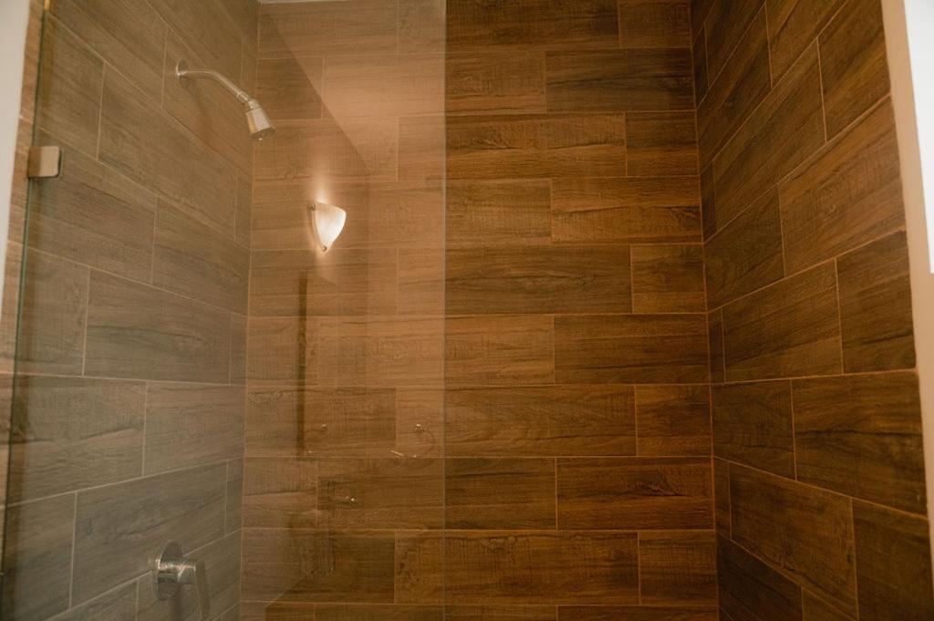 Queen Room - Photo 17