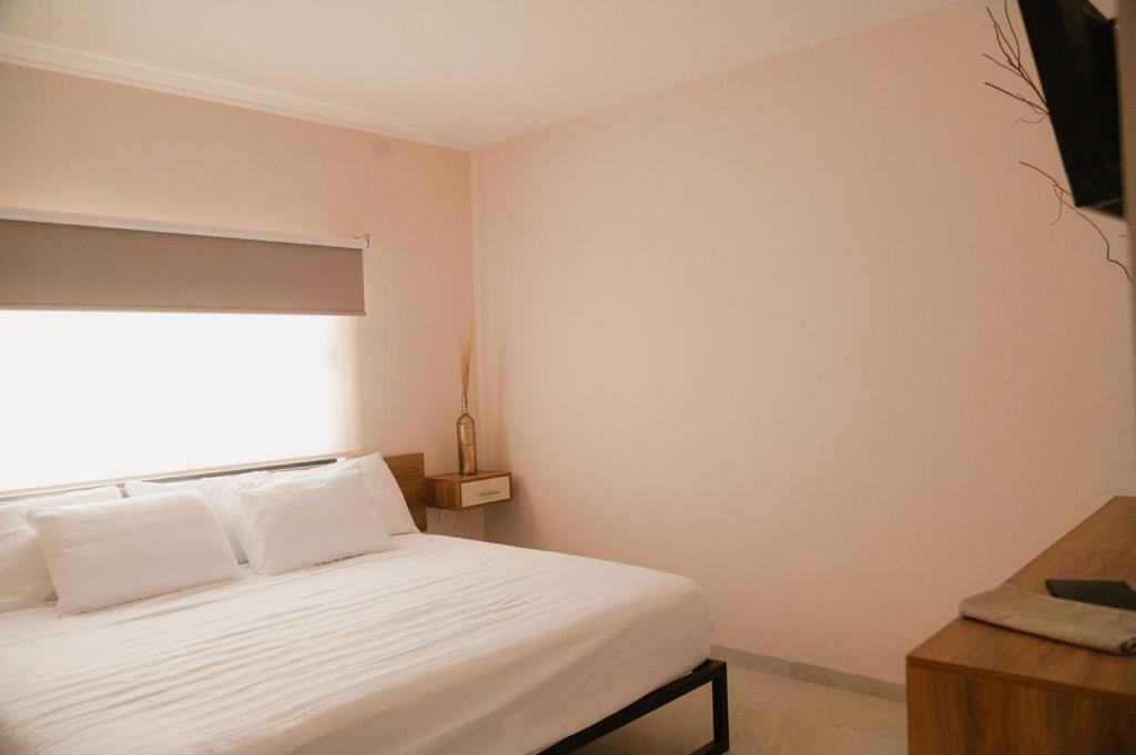 Deluxe Queen Room - Photo 18