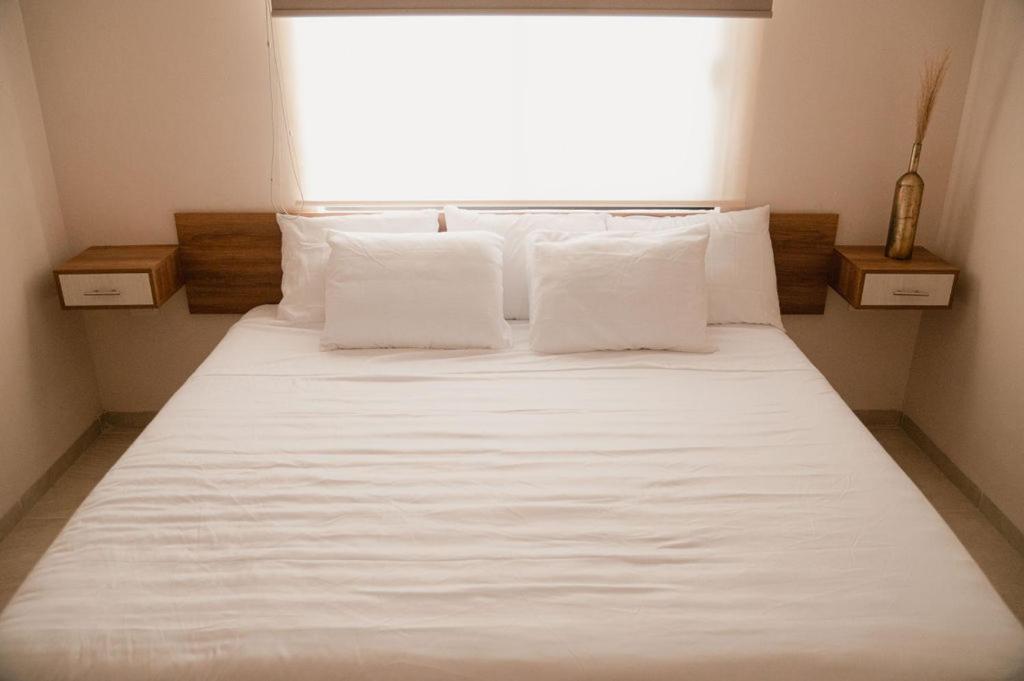 Deluxe Queen Room - Photo 16