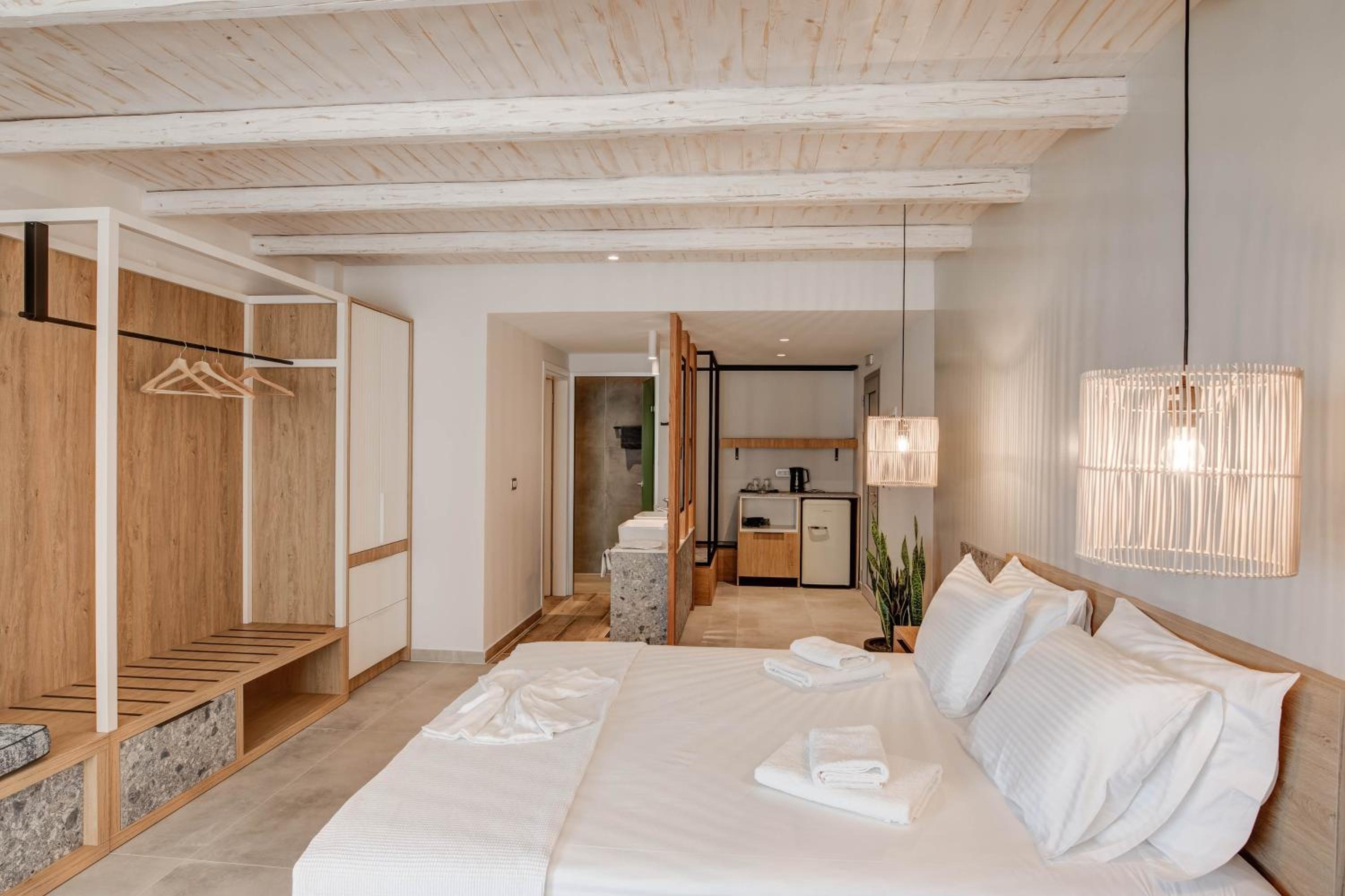 Honeymoon Suite with Sea View photo 3