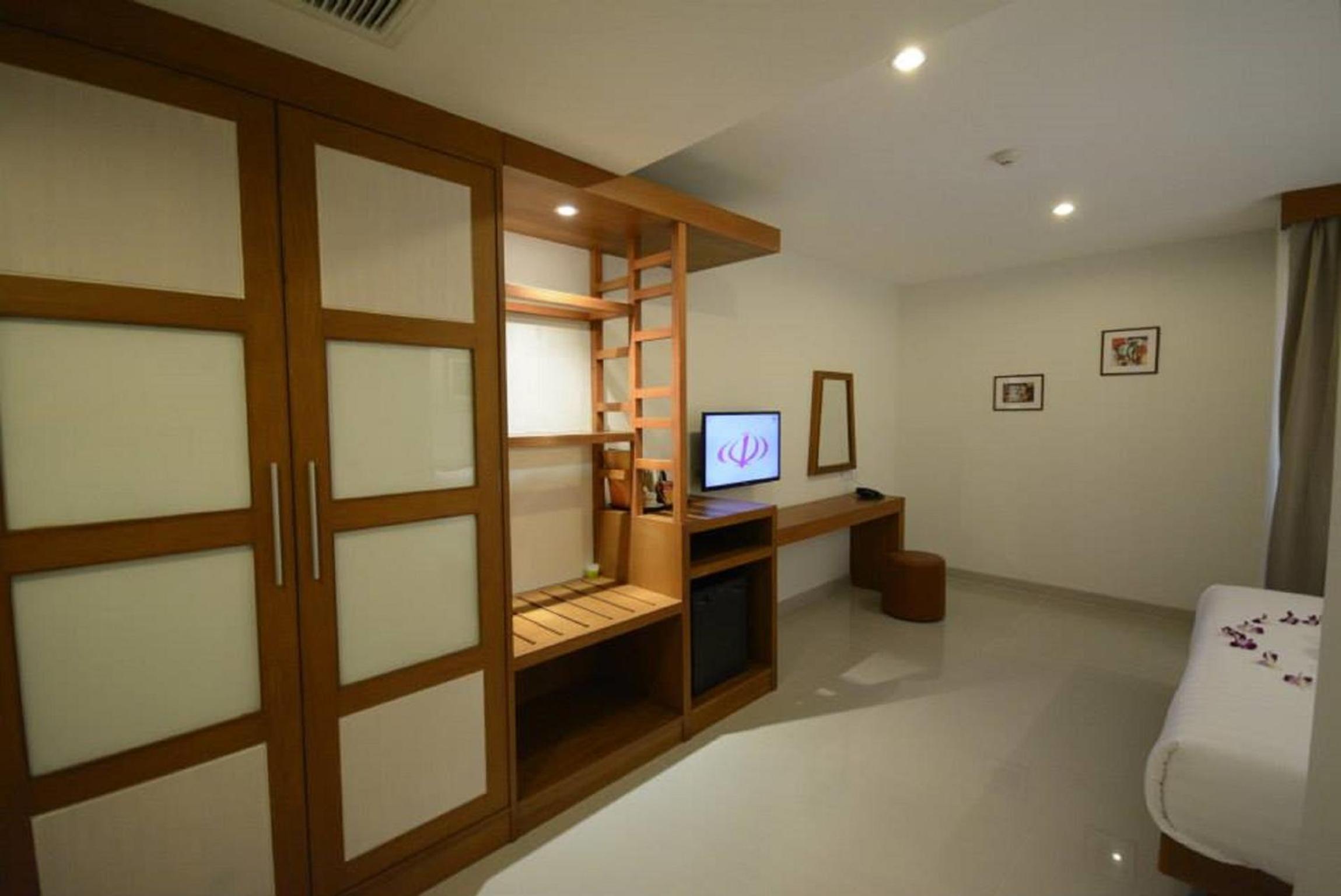 Deluxe Double Room with Balcony photo 2