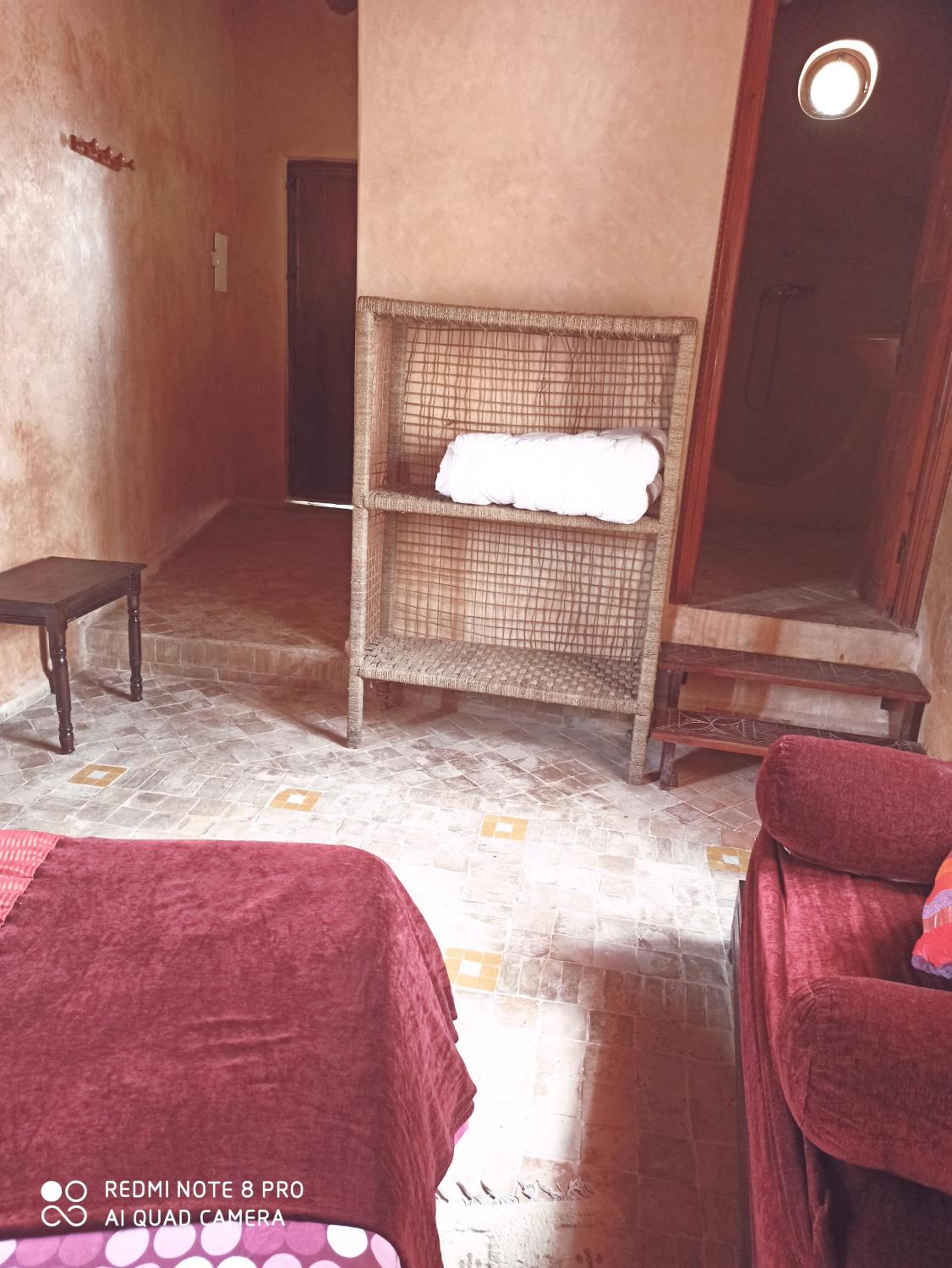 Double Room with Private Bathroom - Photo 9