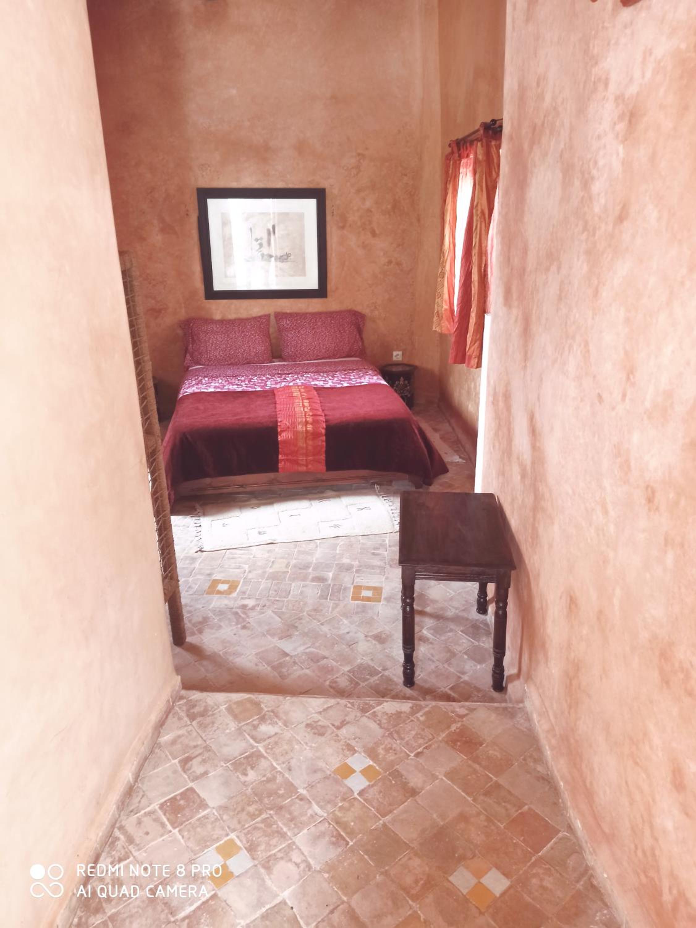 Double Room with Private Bathroom - Photo 10