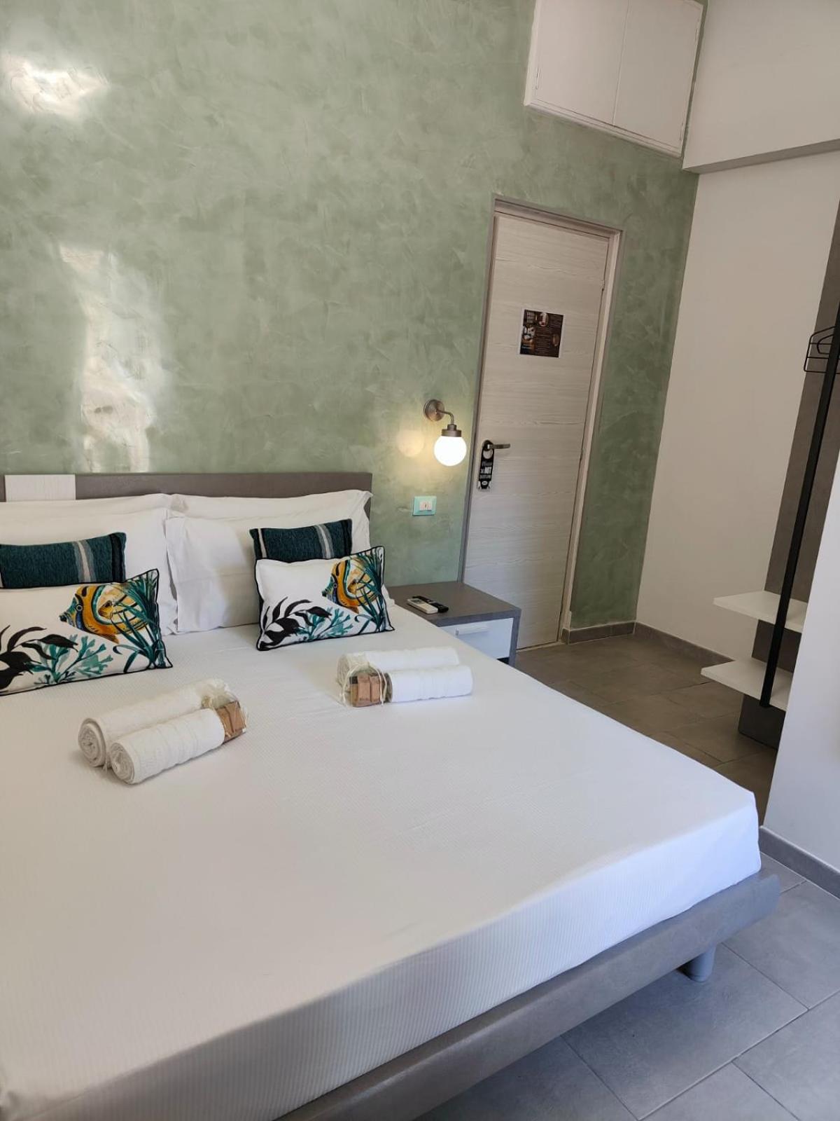 Deluxe King Room photo 1