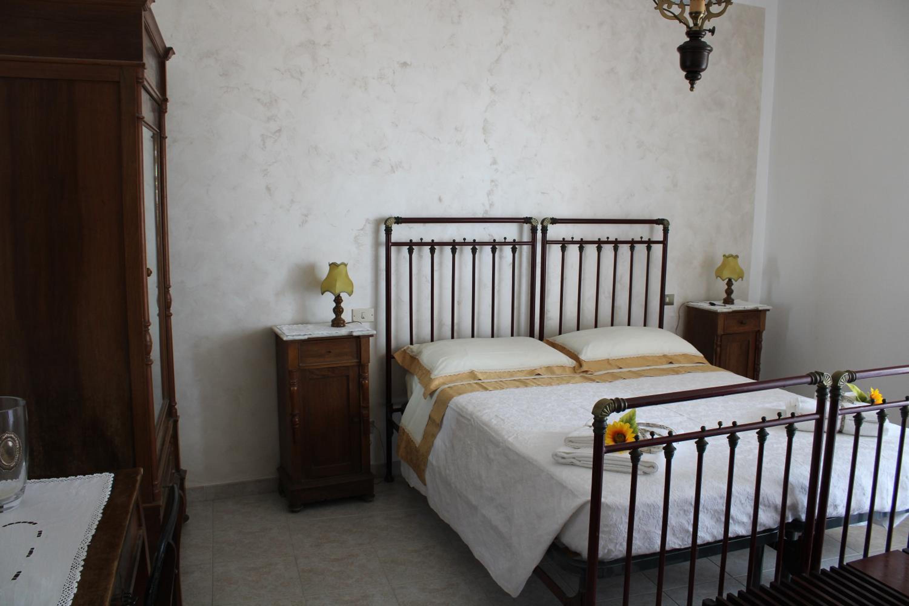 Double Room with Private Bathroom photo 2