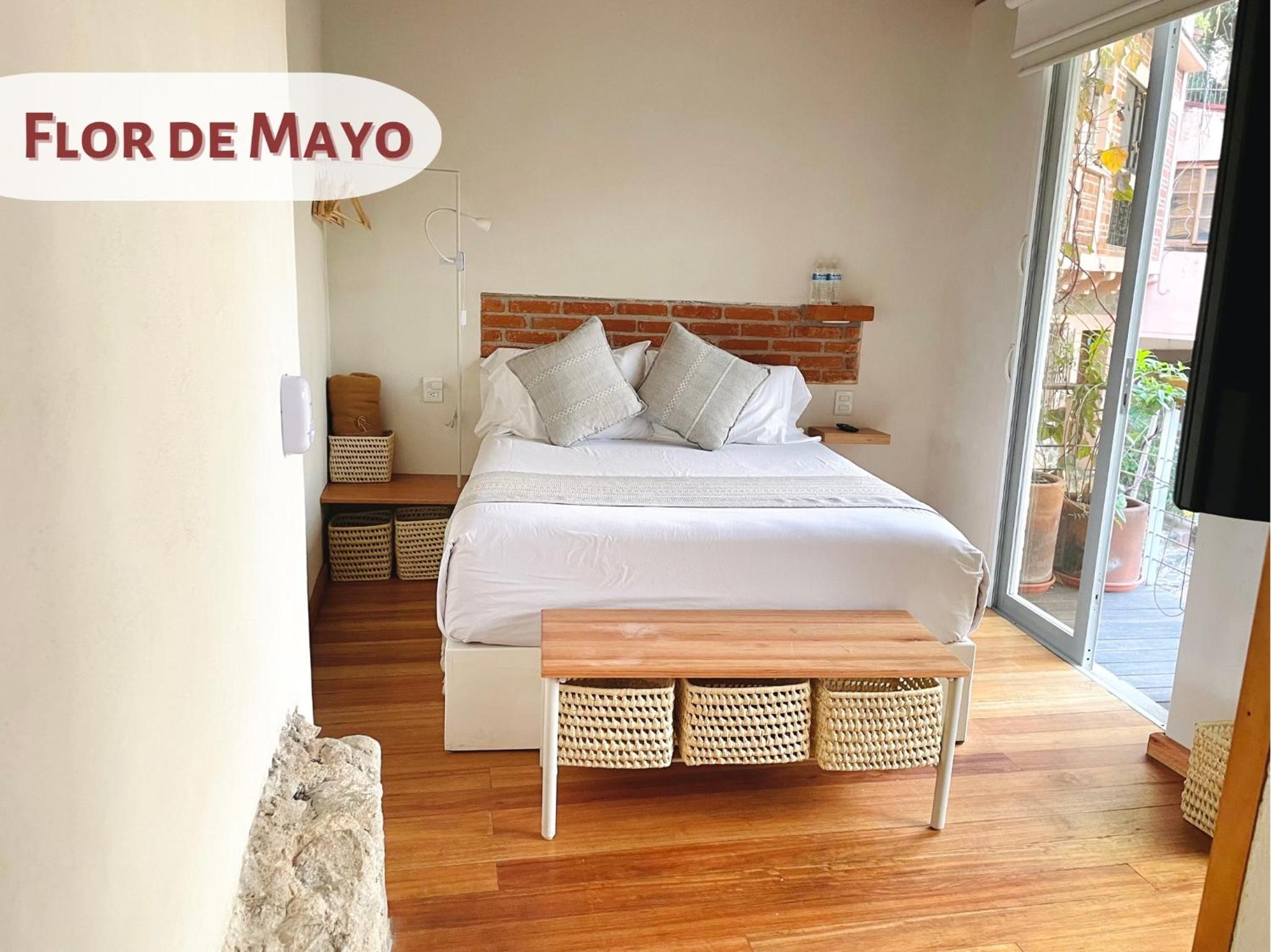 Double Room with Balcony - Photo 13