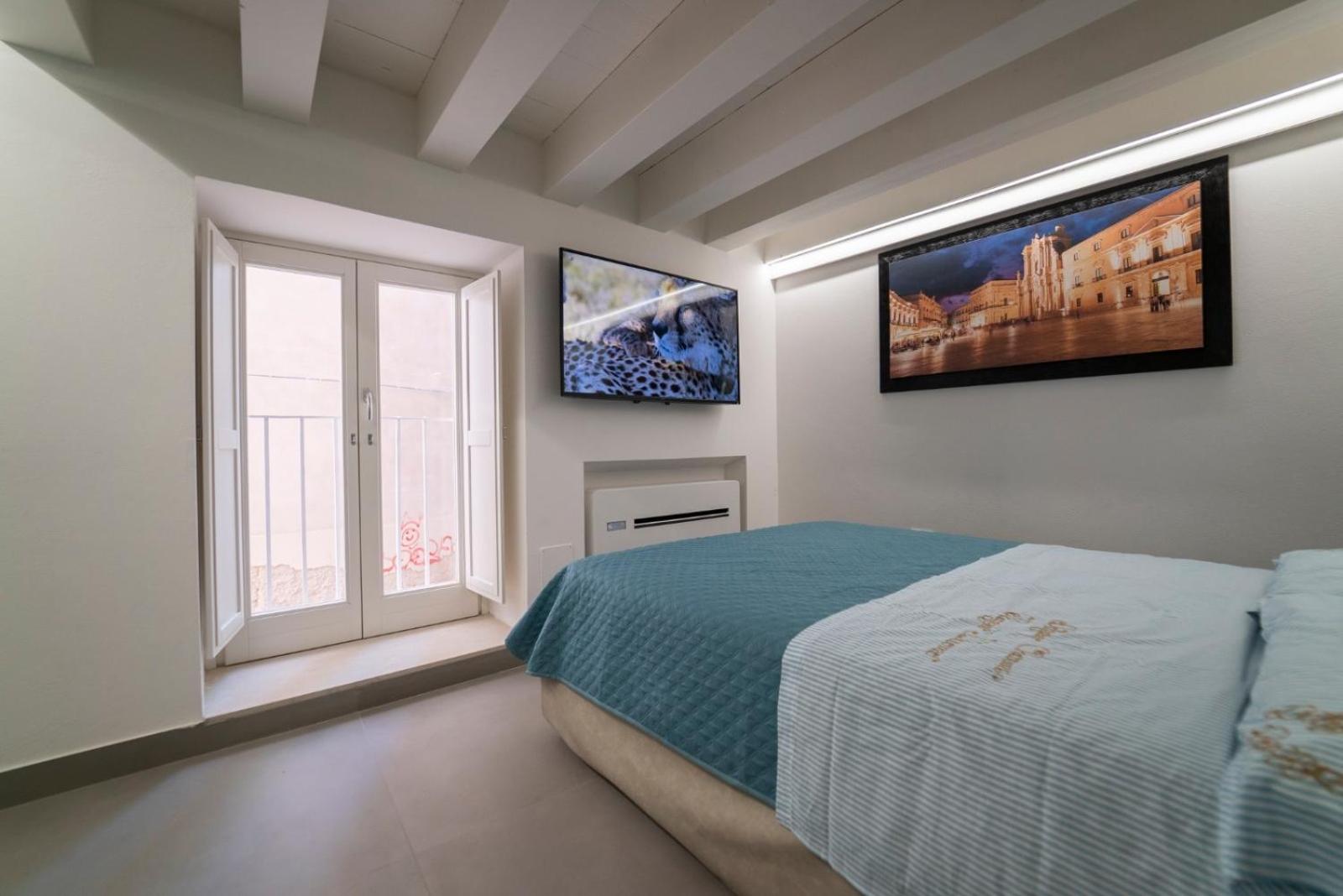 One-Bedroom Apartment - Photo 1