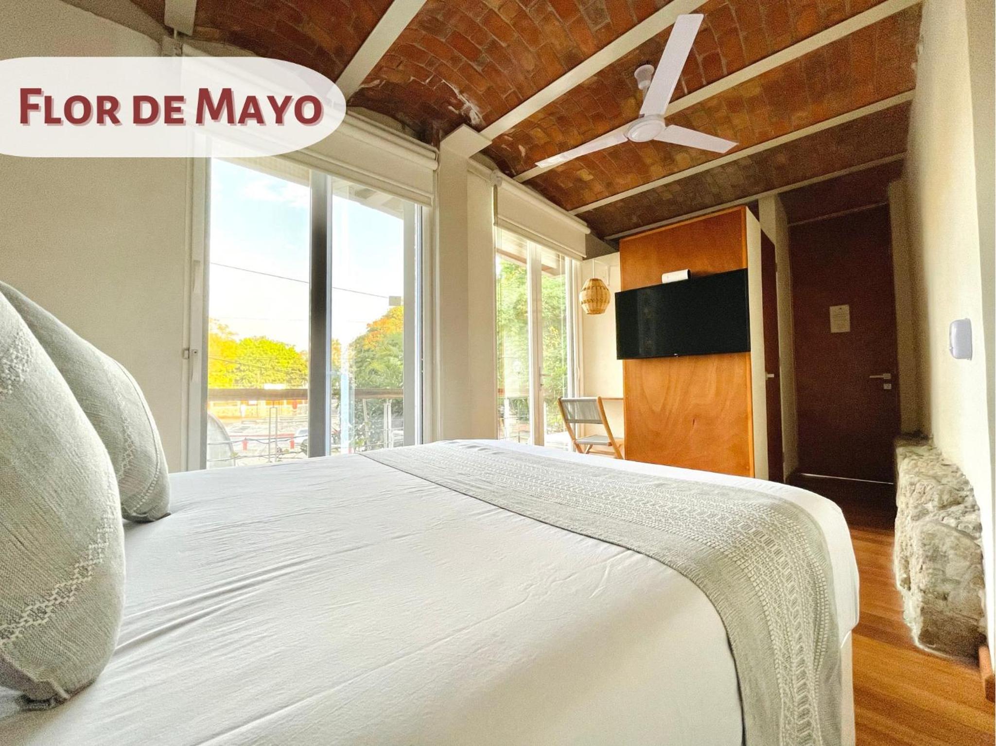 Double Room with Balcony - Photo 15