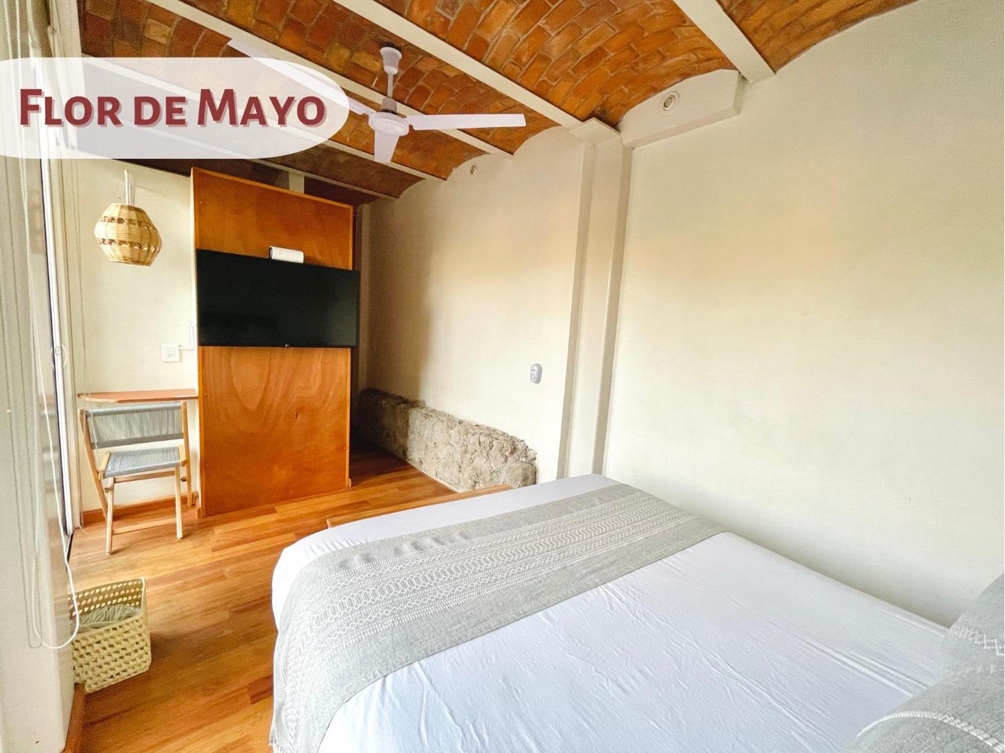 Double Room with Balcony - Photo 12