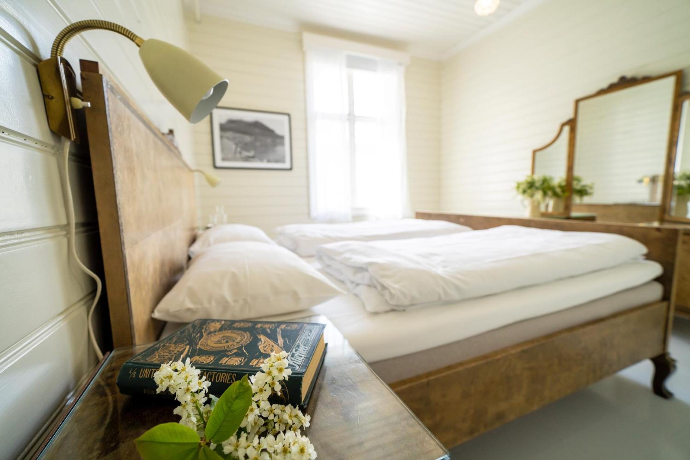Budget Double Room with Shared Bathroom